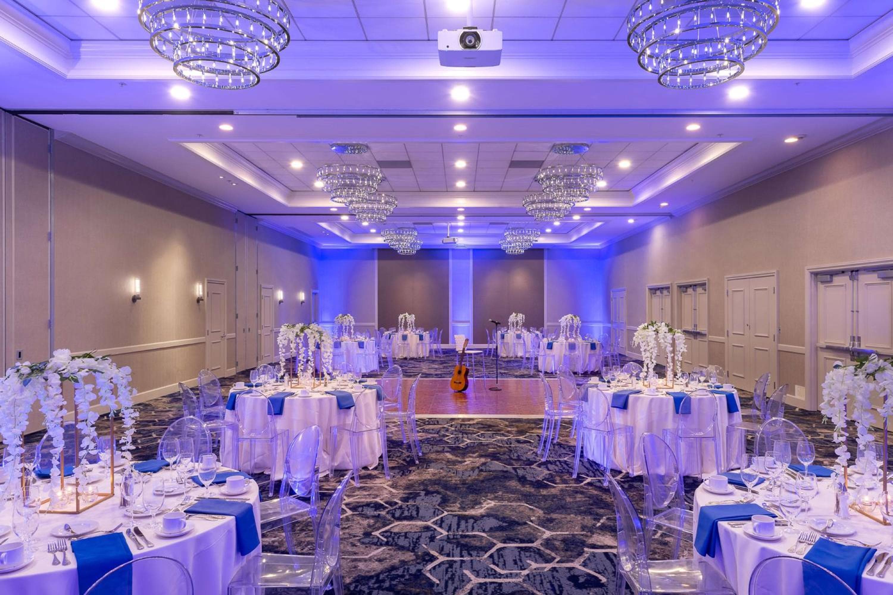 Juniper Hotel Cupertino, Curio Collection by Hilton