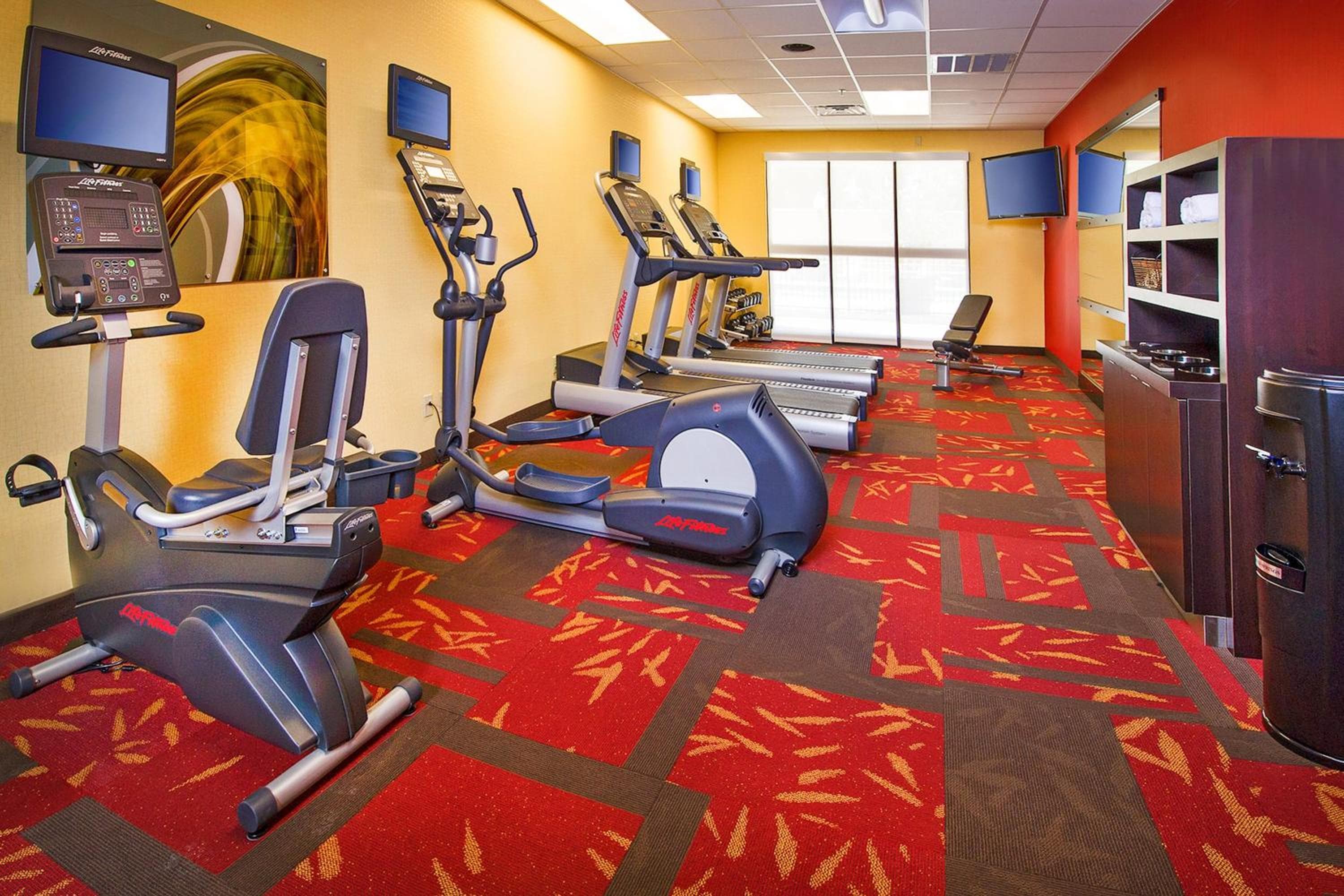Courtyard by Marriott North Charleston Airport Coliseum