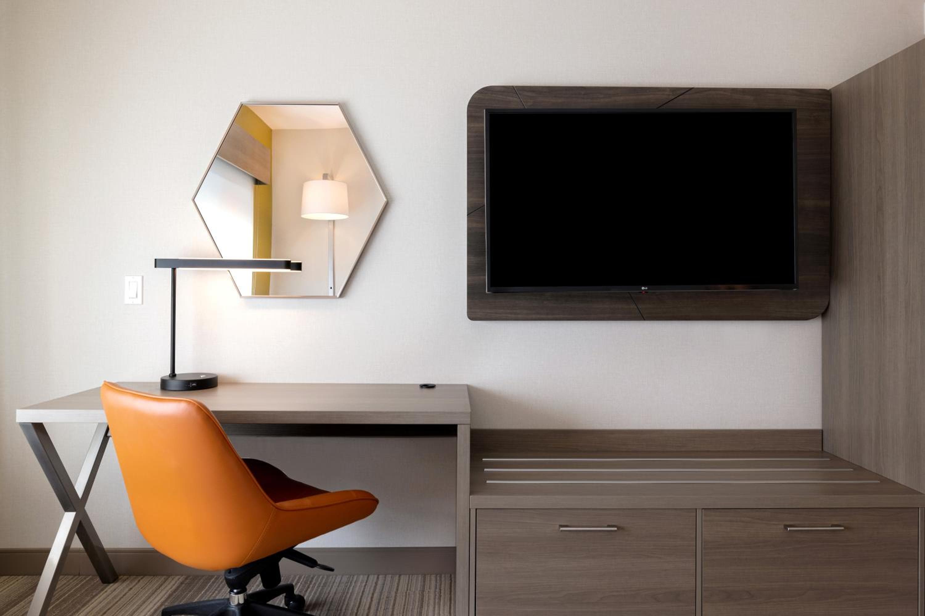 Holiday Inn Express & Suites - Glendale Downtown
