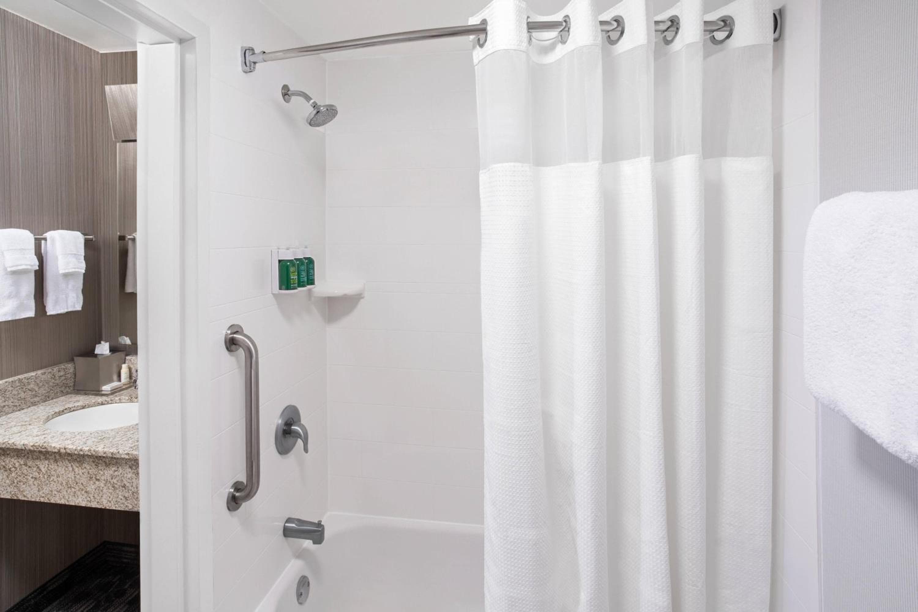 Courtyard By Marriott Jersey City Newport