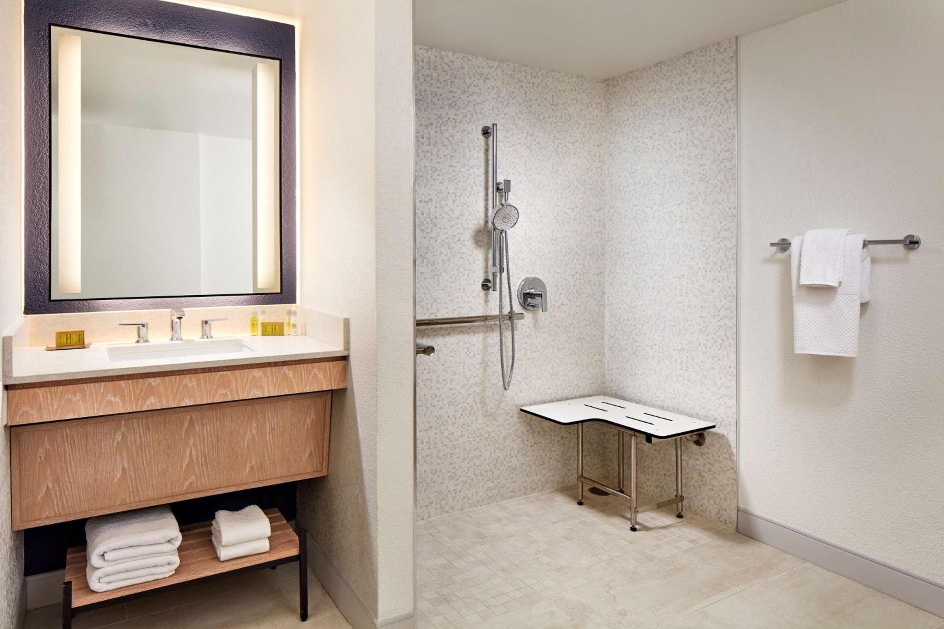 Hotel MDR Marina del Rey- a DoubleTree by Hilton