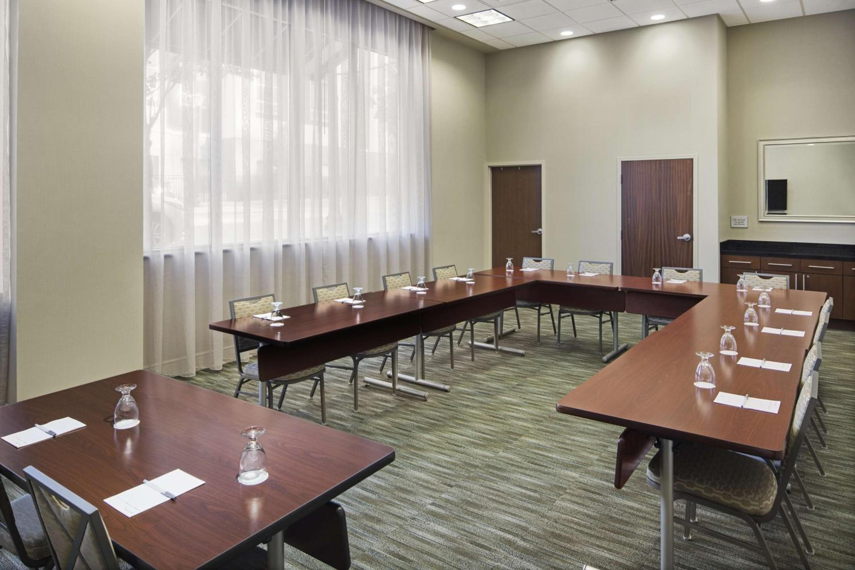 Hampton Inn & Suites Little Rock-Downtown
