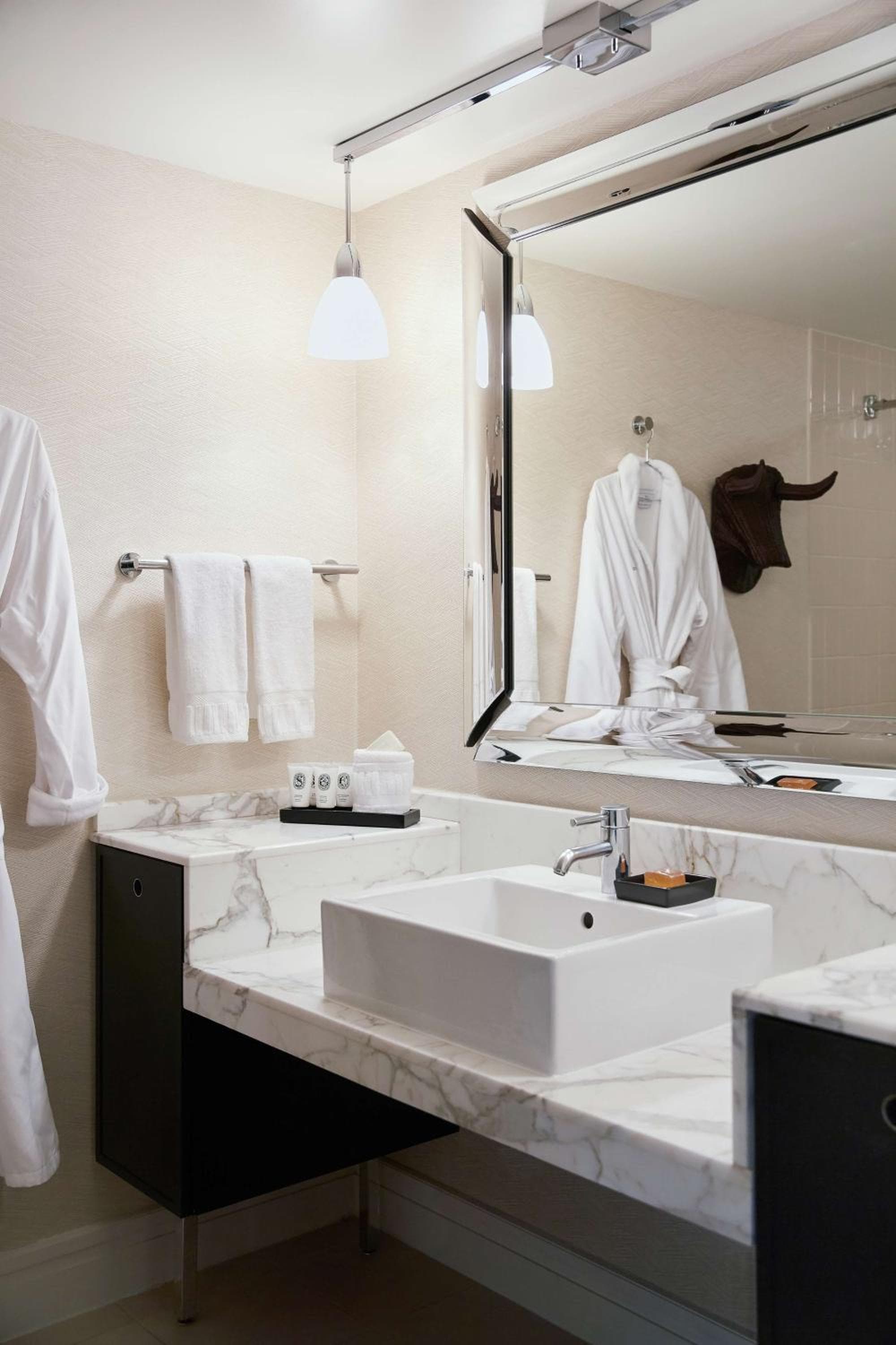 The Highland Dallas, Curio Collection by Hilton