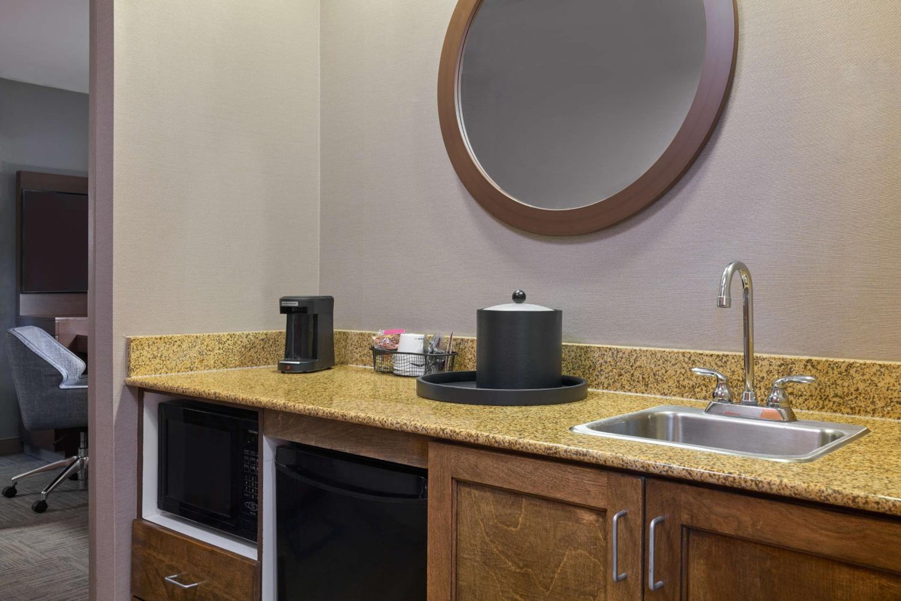 Hampton Inn & Suites Providence / Smithfield