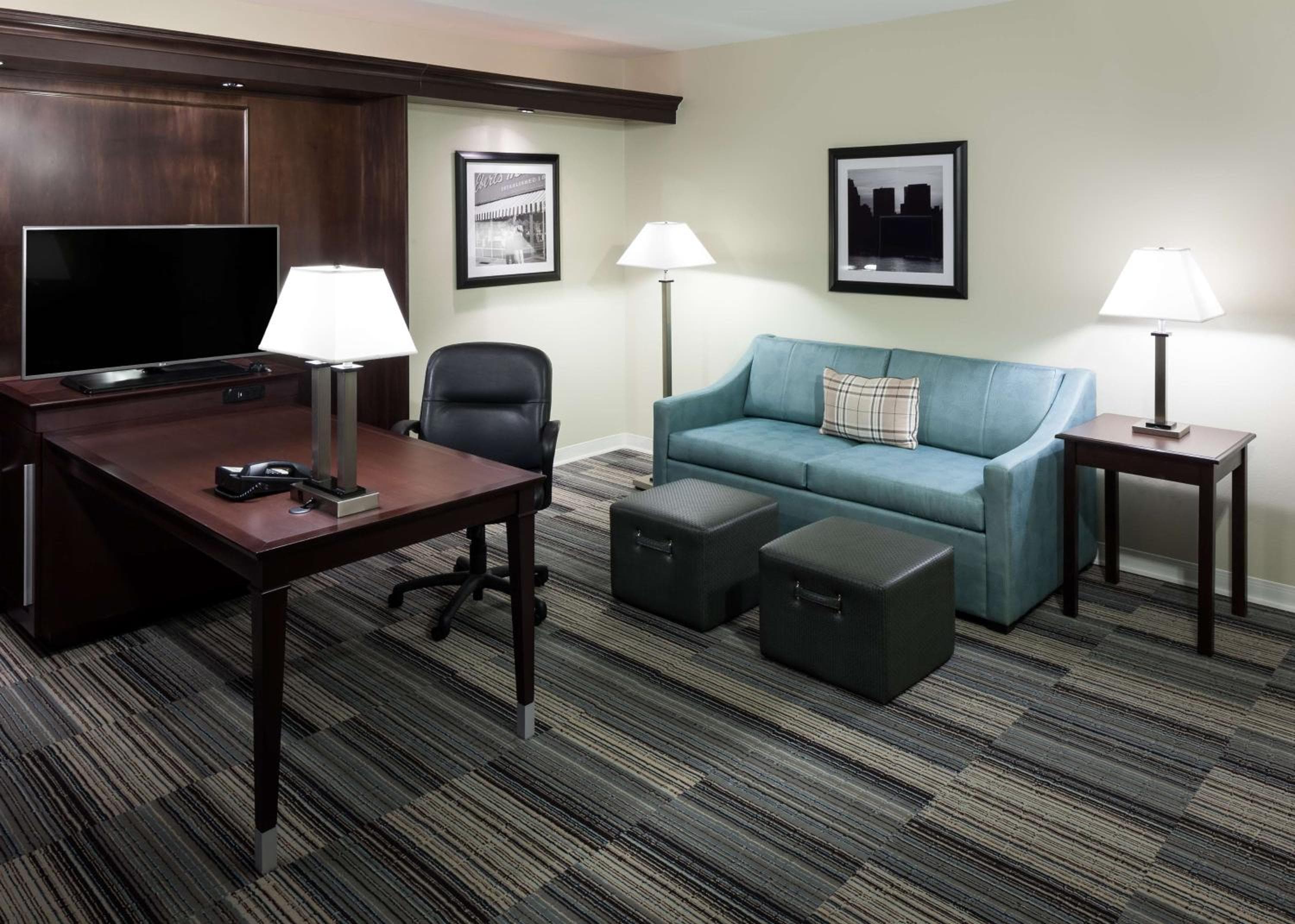 Hampton Inn & Suites Omaha-Downtown