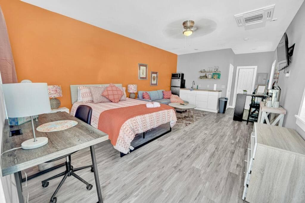 Coral Reef Beautifully Decorated and Close 2 BCH