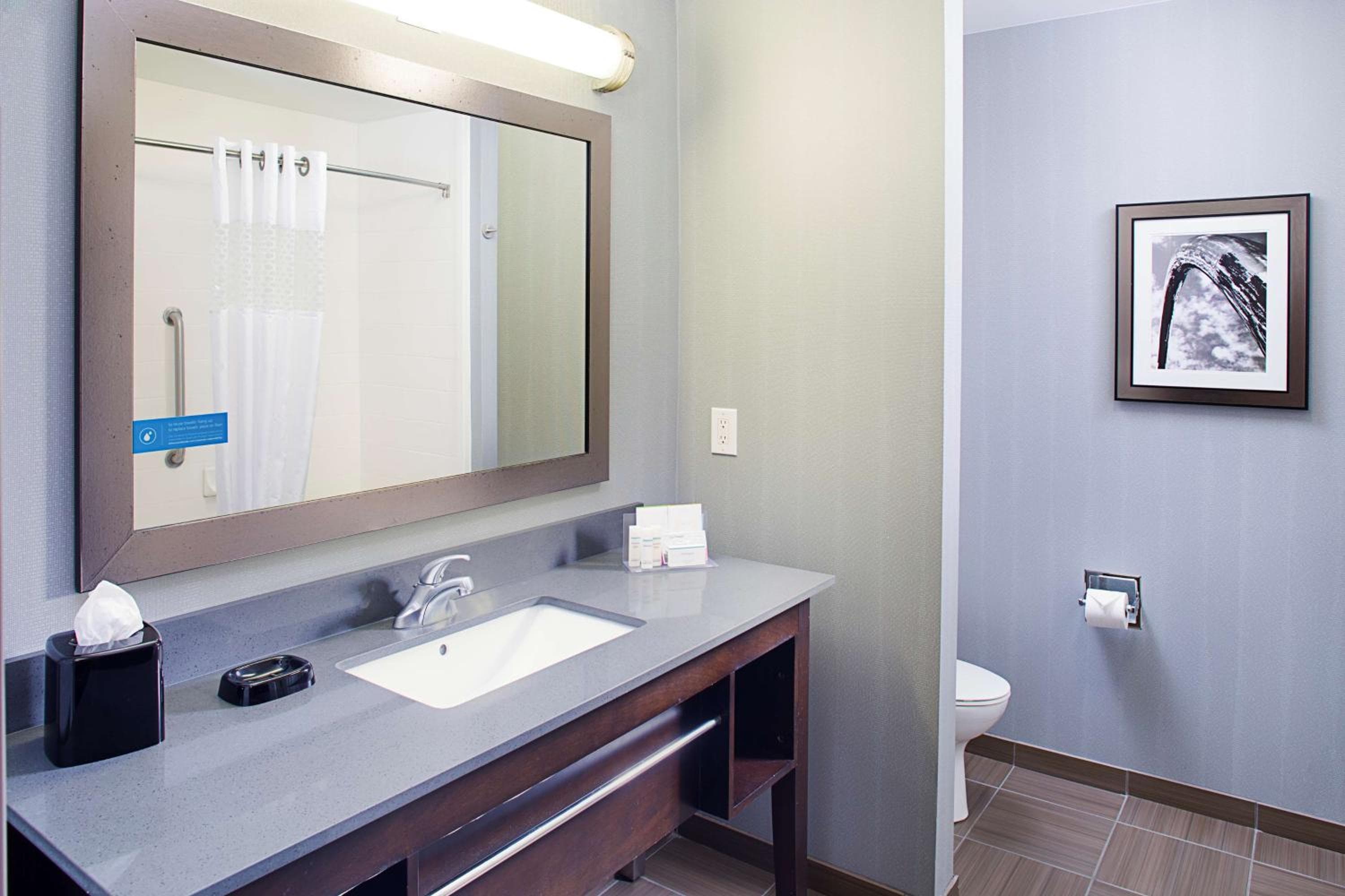 Hampton by Hilton Lansing West