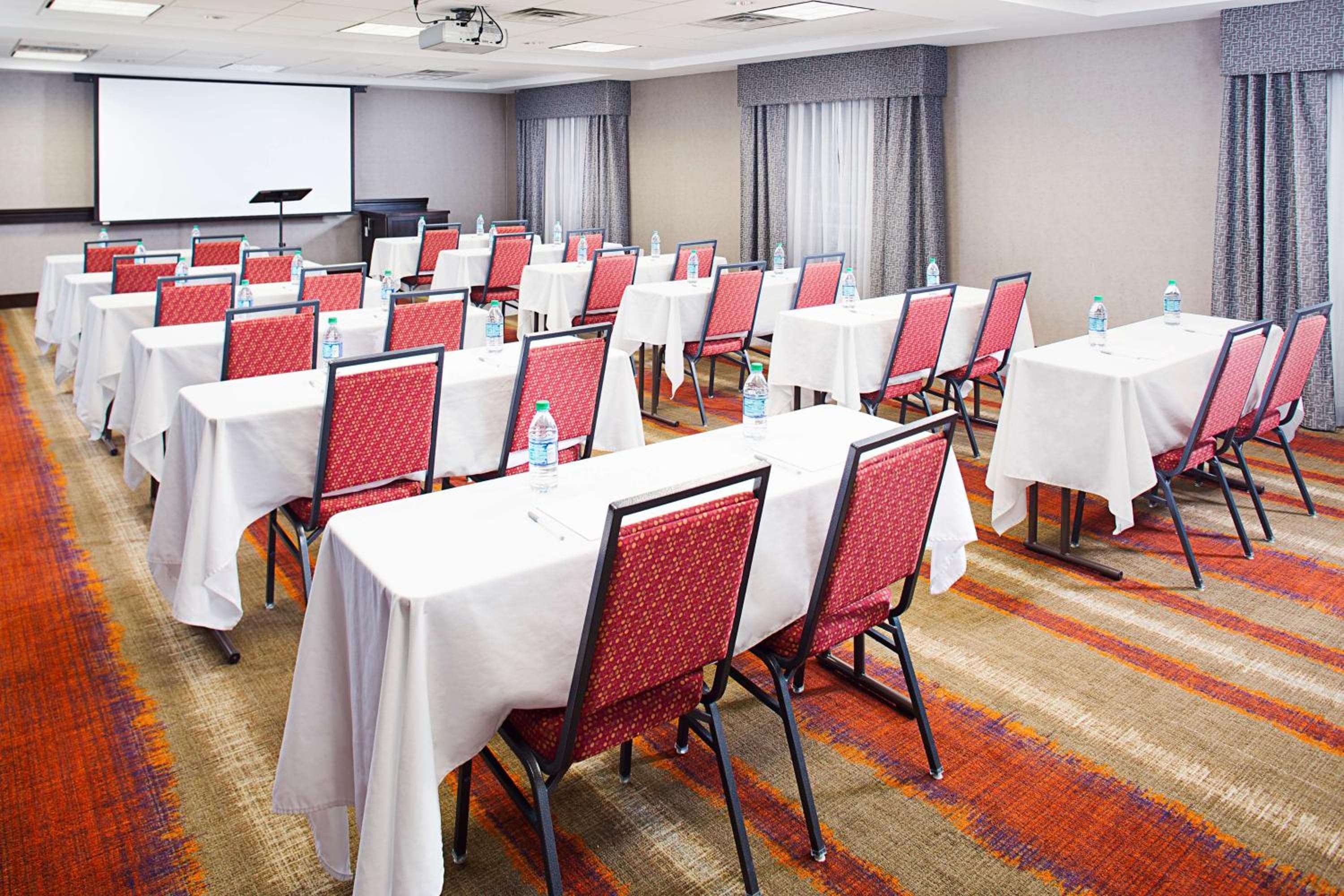 Hampton by Hilton Lansing West
