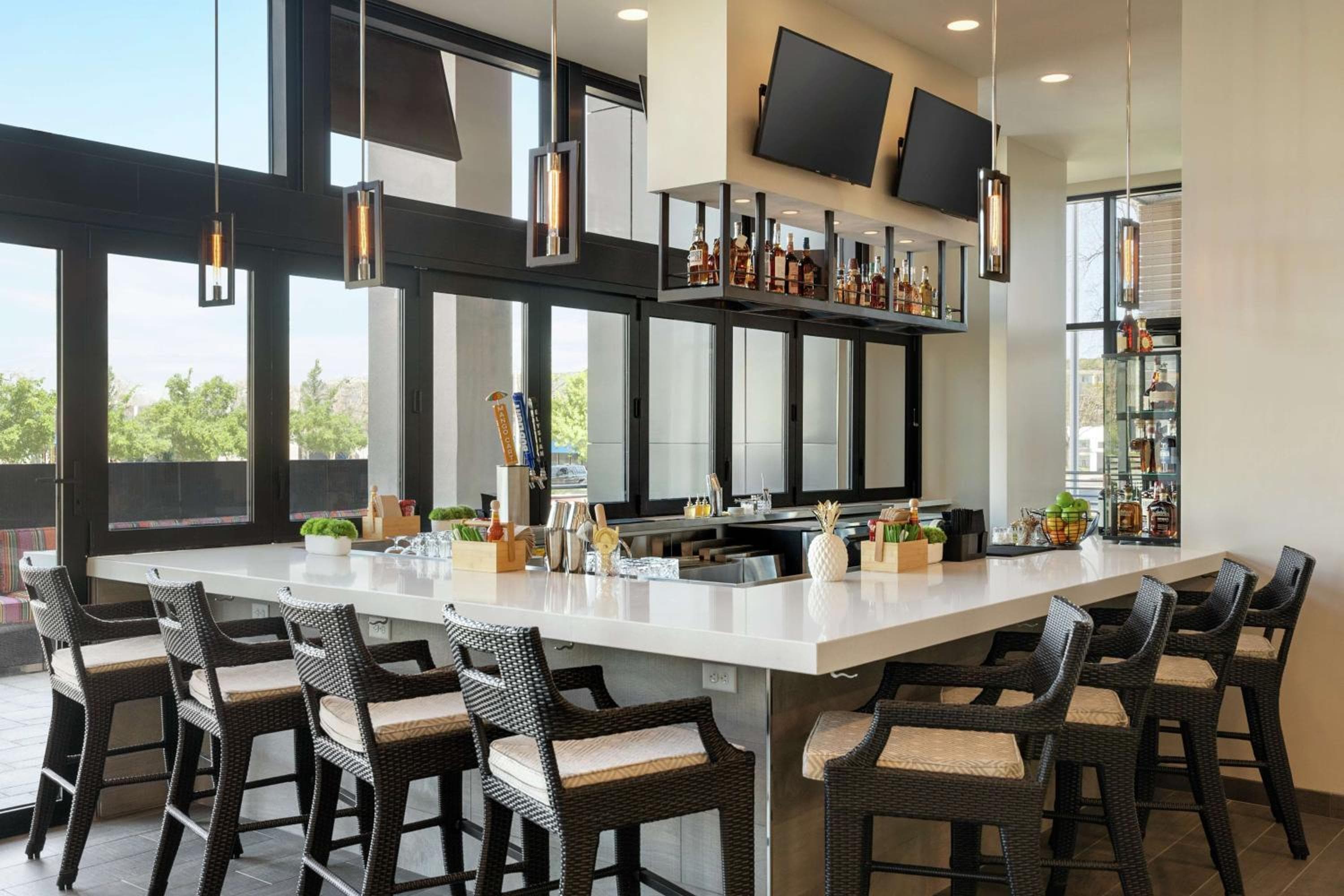 Home2 Suites By Hilton Woodland Hills Los Angeles