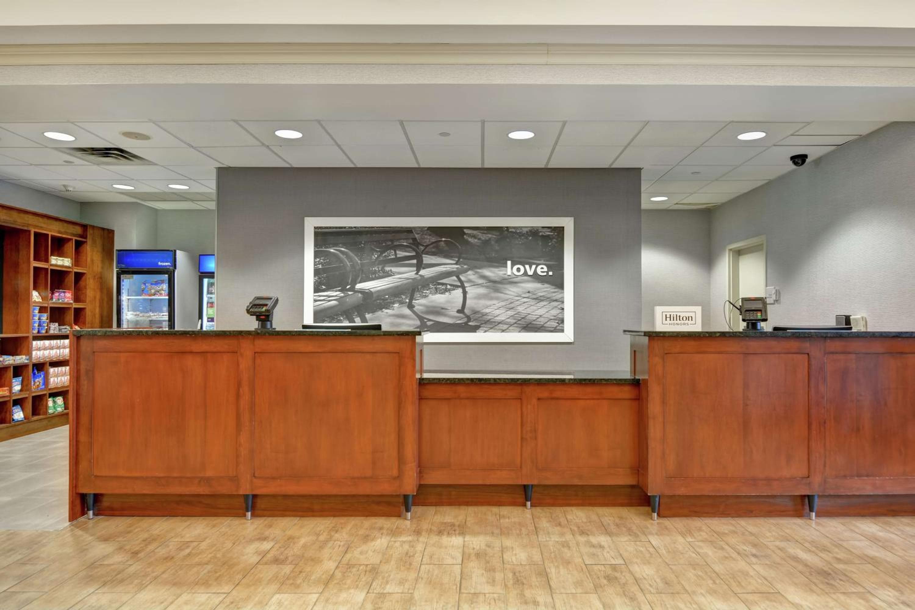 Hampton Inn & Suites Newark-Harrison-Riverwalk