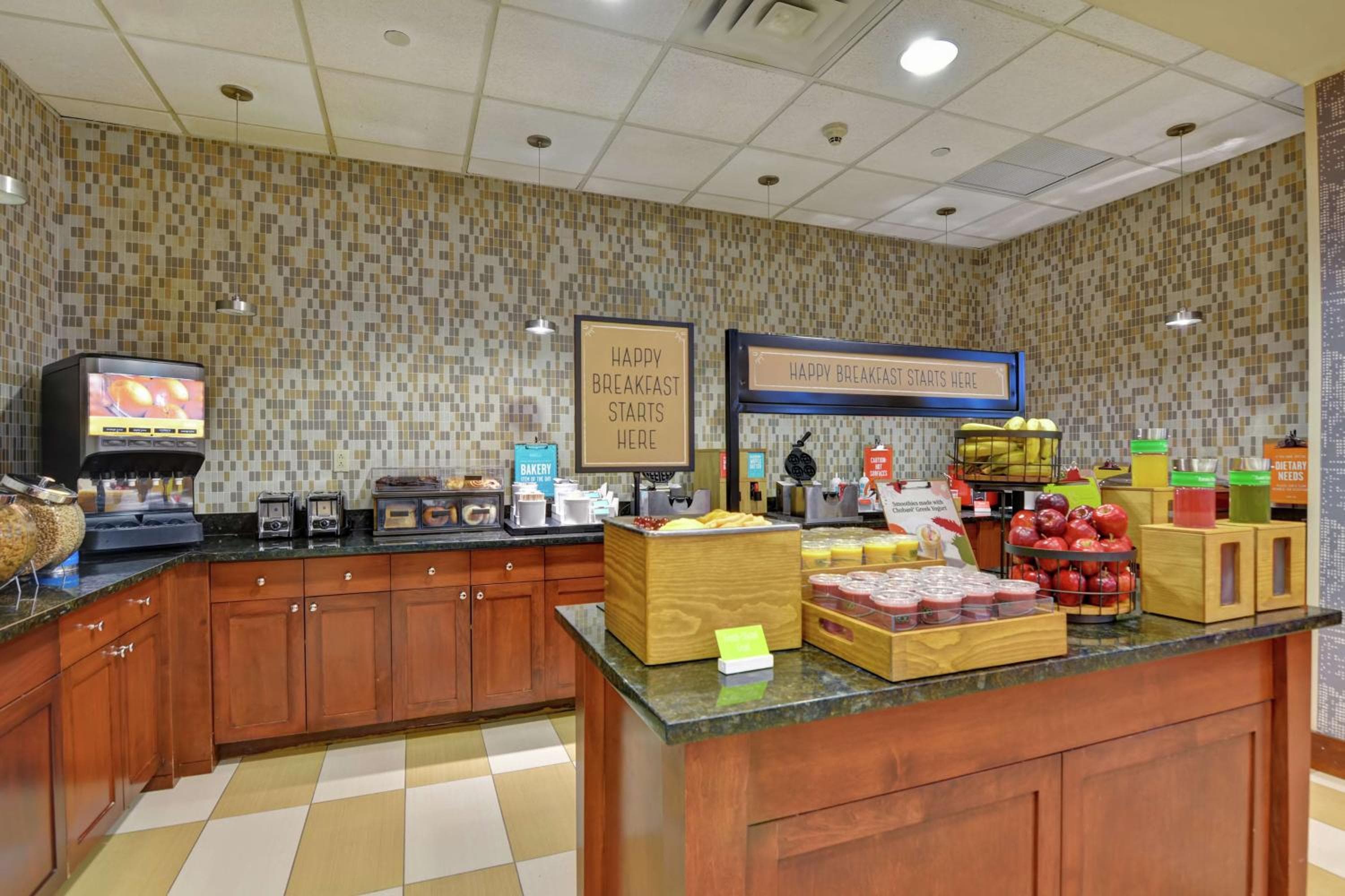 Hampton Inn & Suites Newark-Harrison-Riverwalk