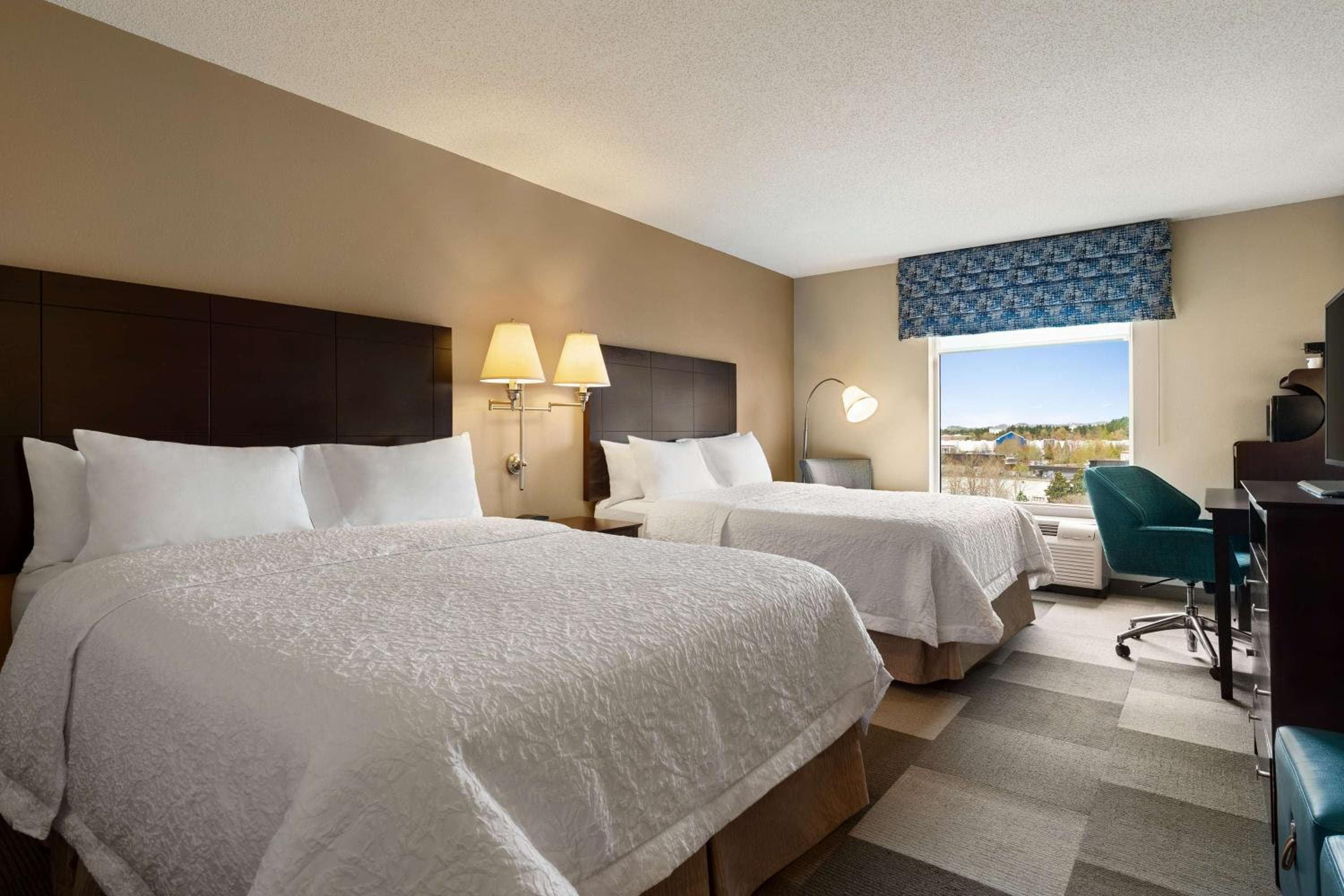 Hampton Inn & Suites Atlanta Airport West Camp Creek Pkwy