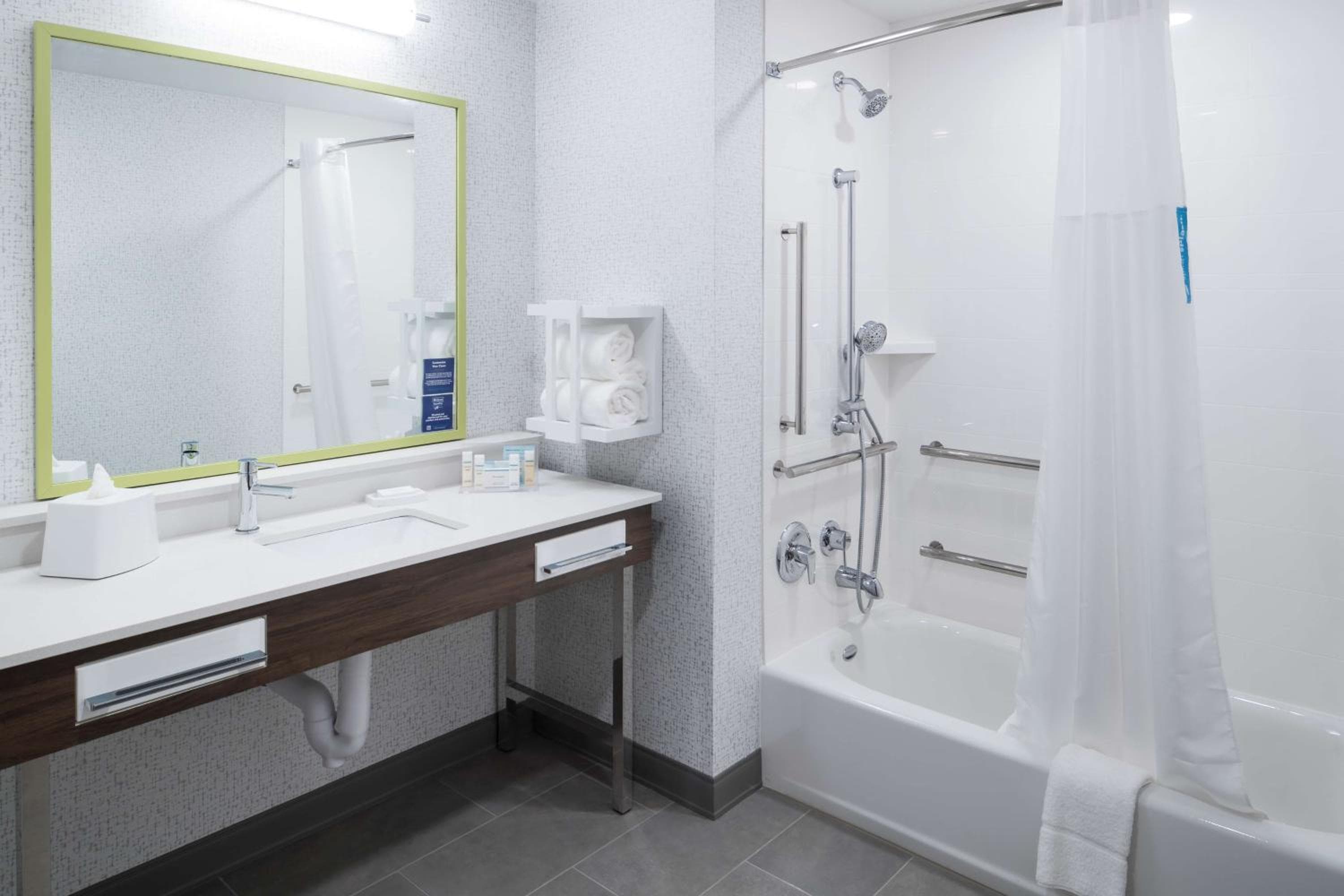 Hampton Inn & Suites Cape Canaveral Cruise Port, Fl