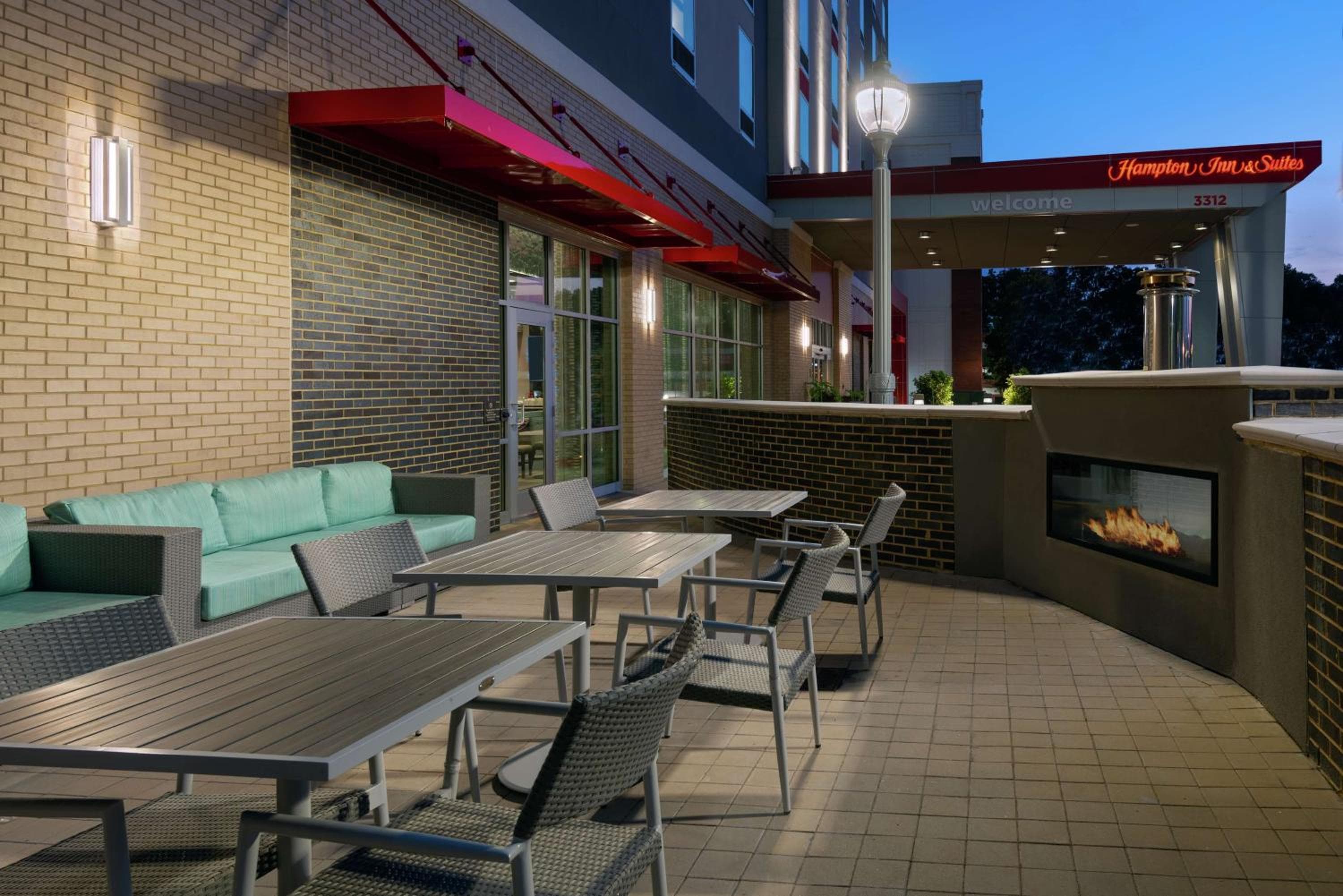 Hampton Inn & Suites Atlanta Buckhead Place