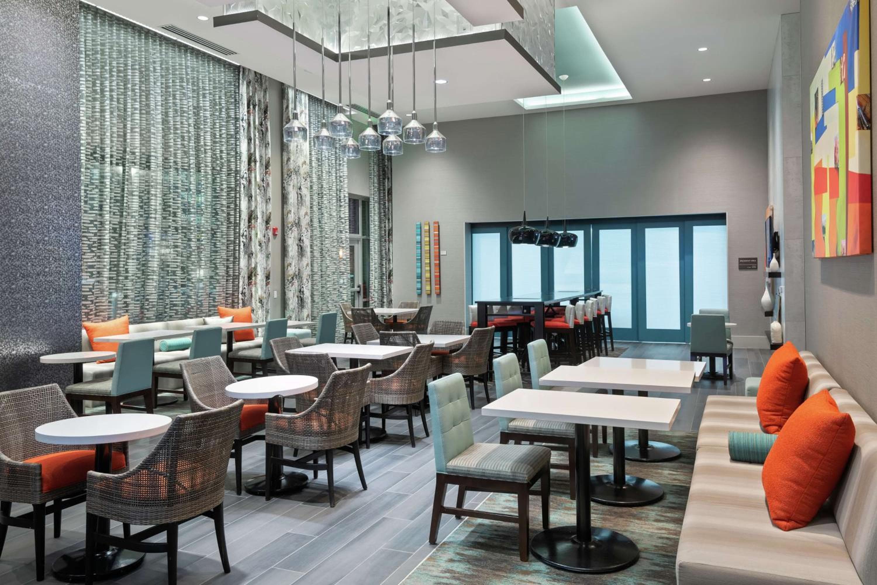 Hampton Inn & Suites Atlanta Buckhead Place