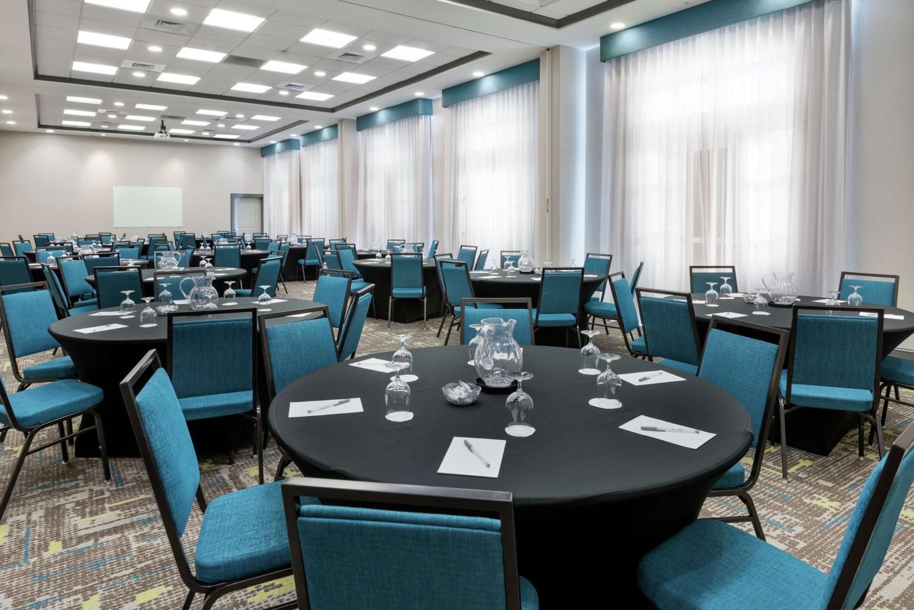 Hampton Inn & Suites Orlando Airport at Gateway Village