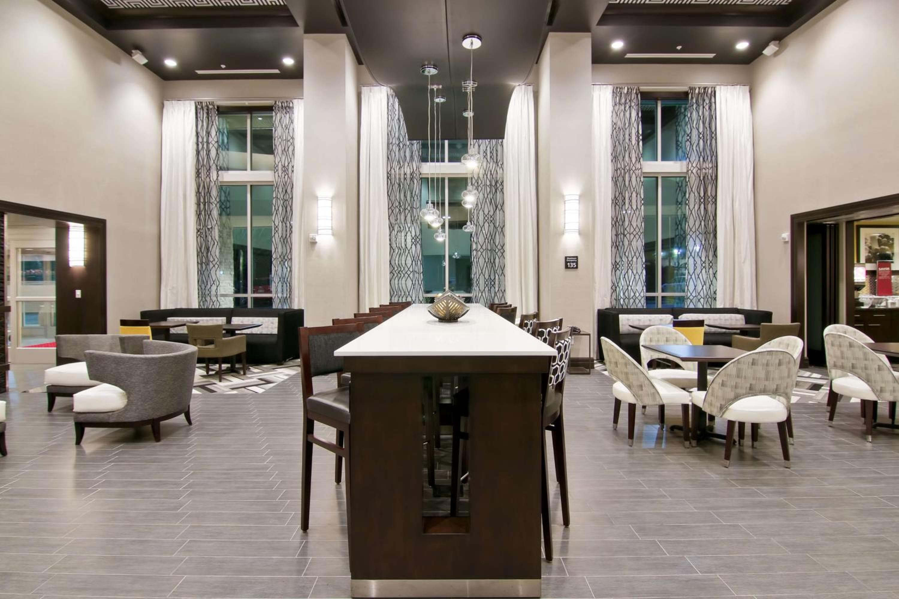 Hampton Inn & Suites Bellevue Downtown/Seattle