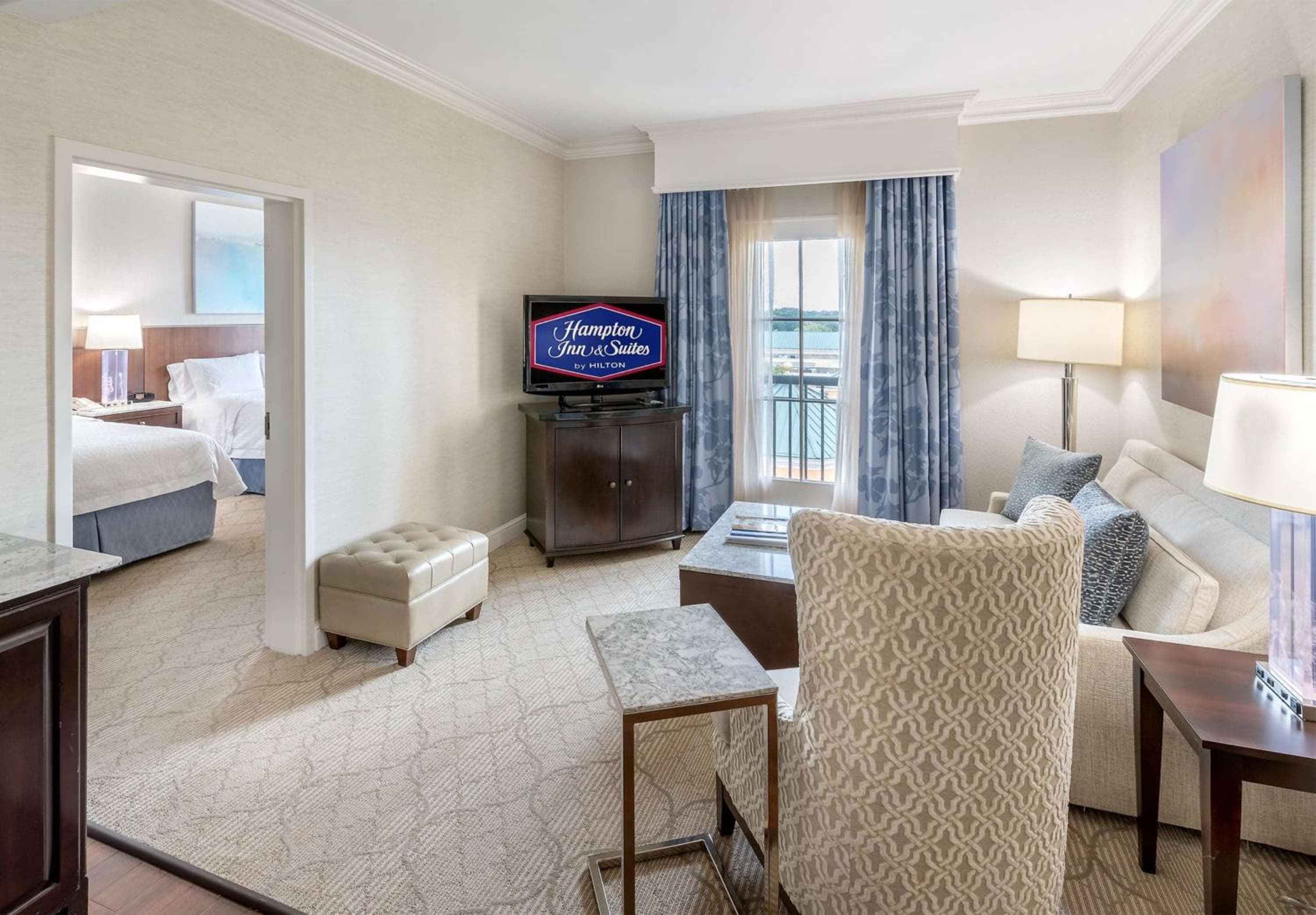 Hampton Inn & Suites South Park at Phillips Place