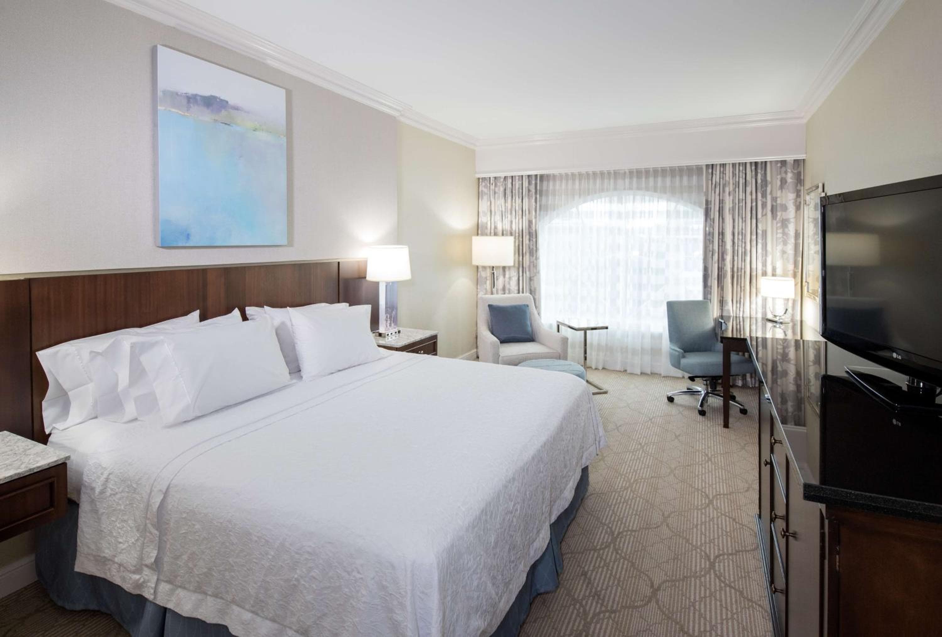 Hampton Inn & Suites South Park at Phillips Place
