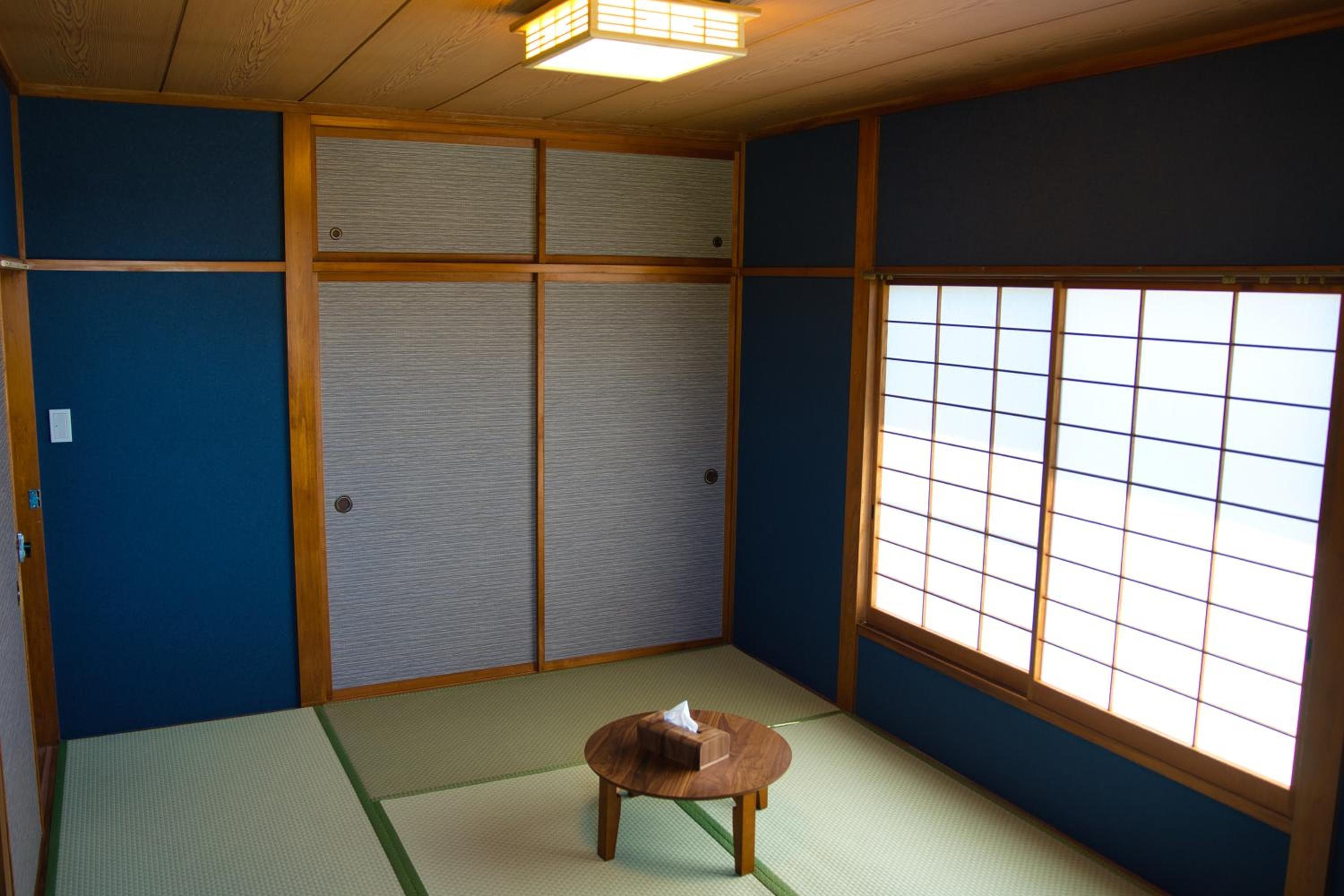 root hakone Bar & Guesthouse