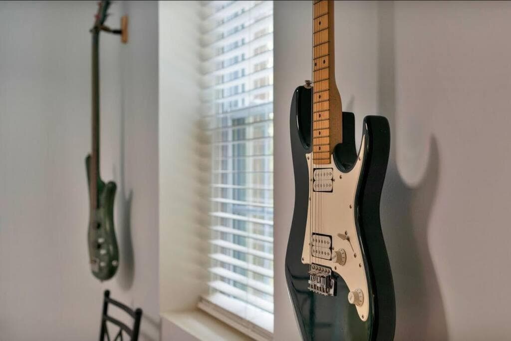 1 BR Suite w Fenced Backyard - Parking!