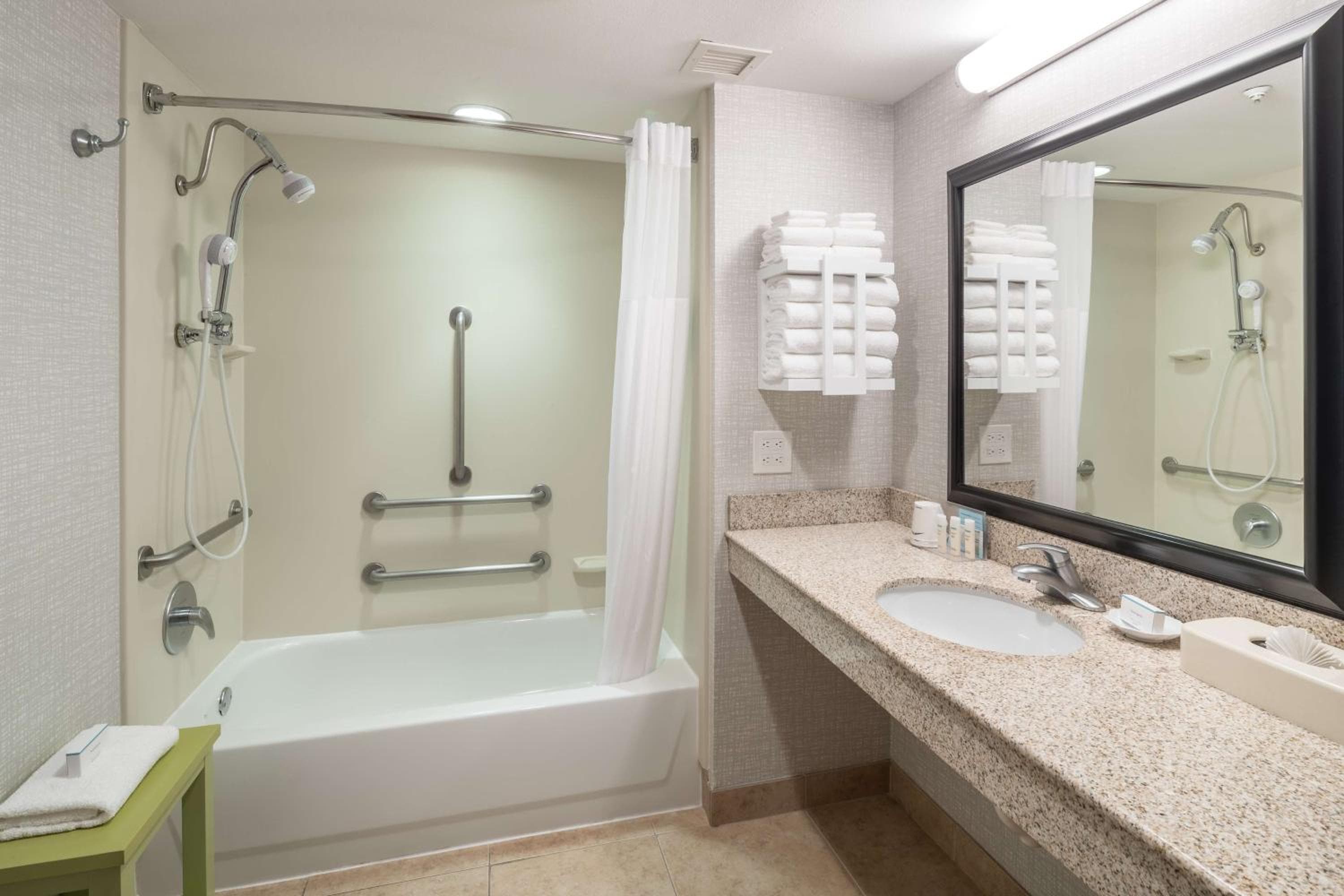 Hampton Inn & Suites Chicago North Shore