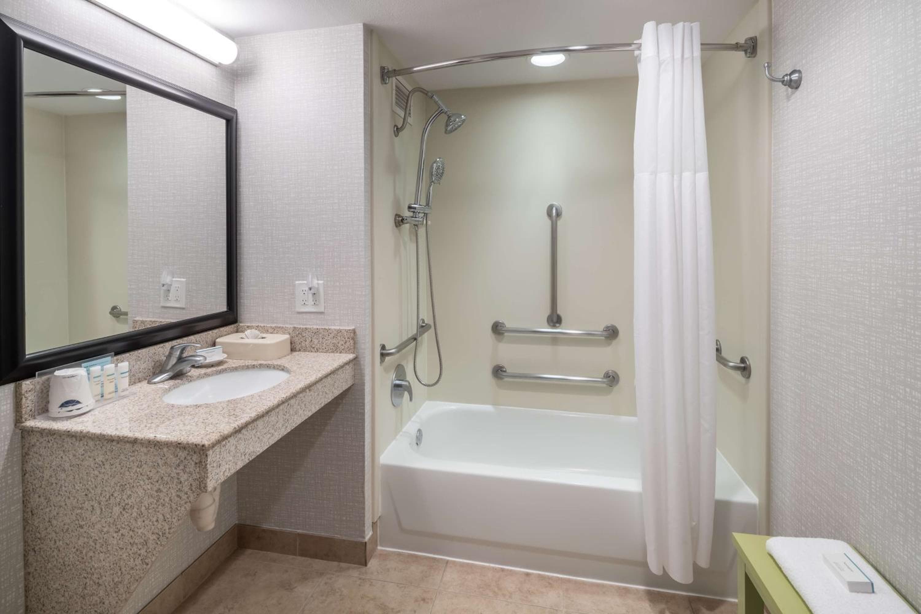 Hampton Inn & Suites Chicago North Shore