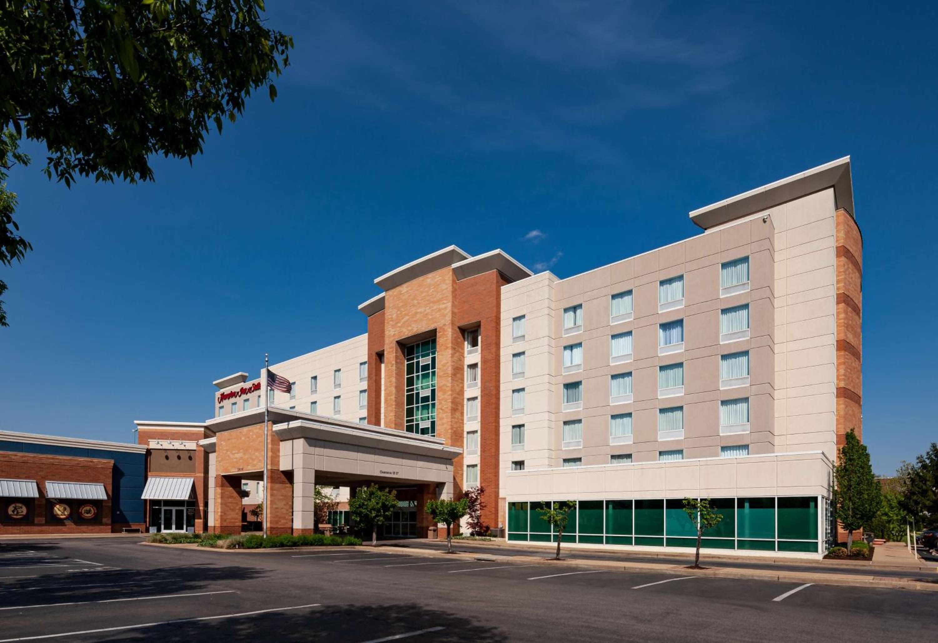 Hampton Inn & Suites St. Louis at Forest Park