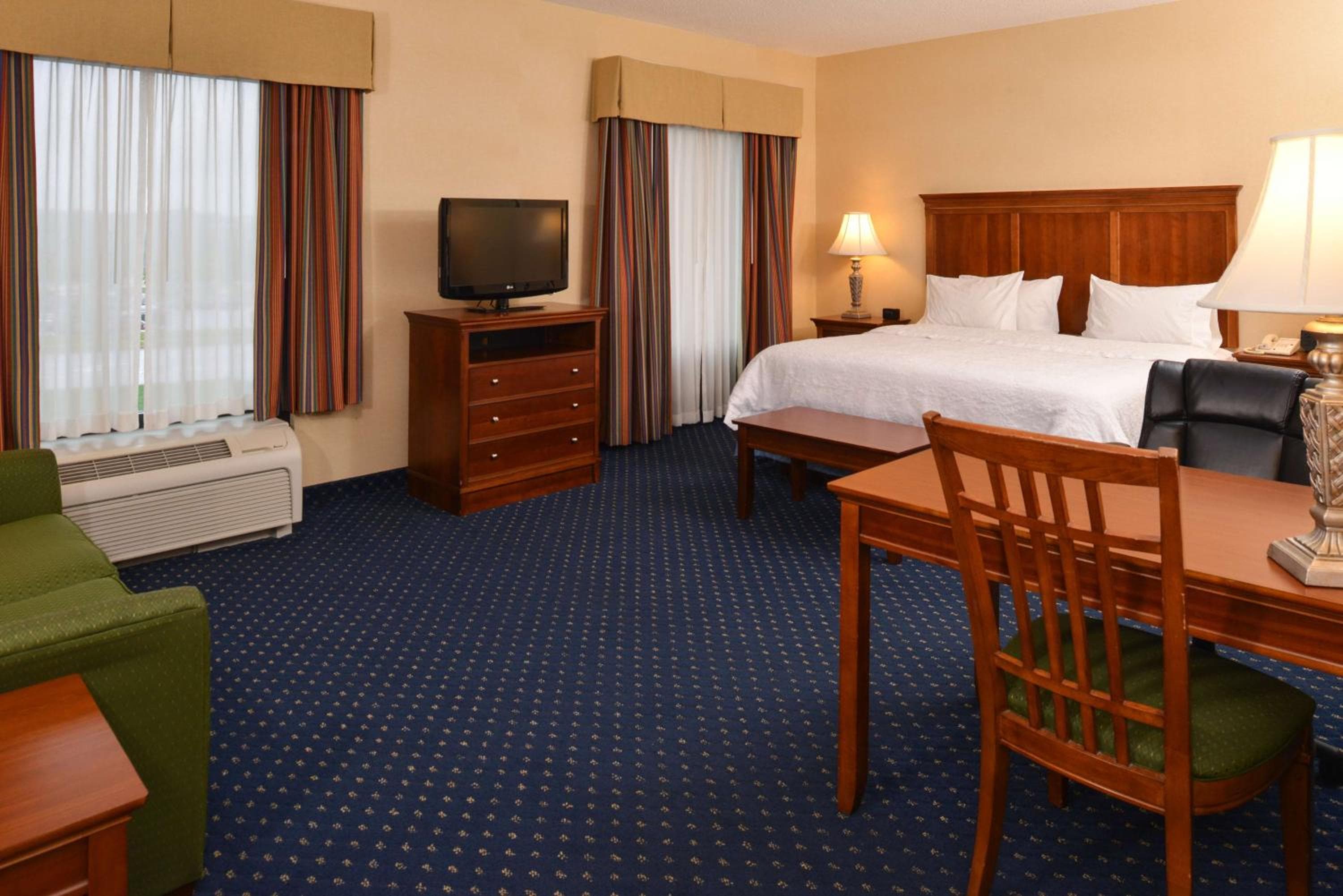 Hampton Inn and Suites Fredericksburg South