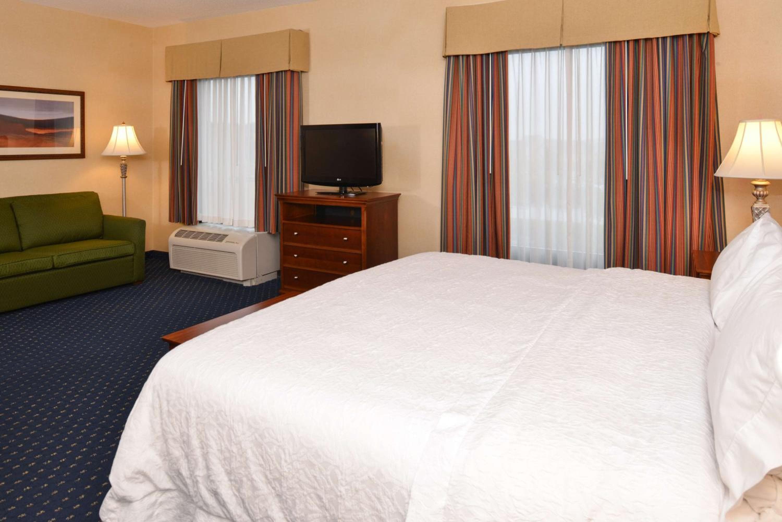 Hampton Inn and Suites Fredericksburg South
