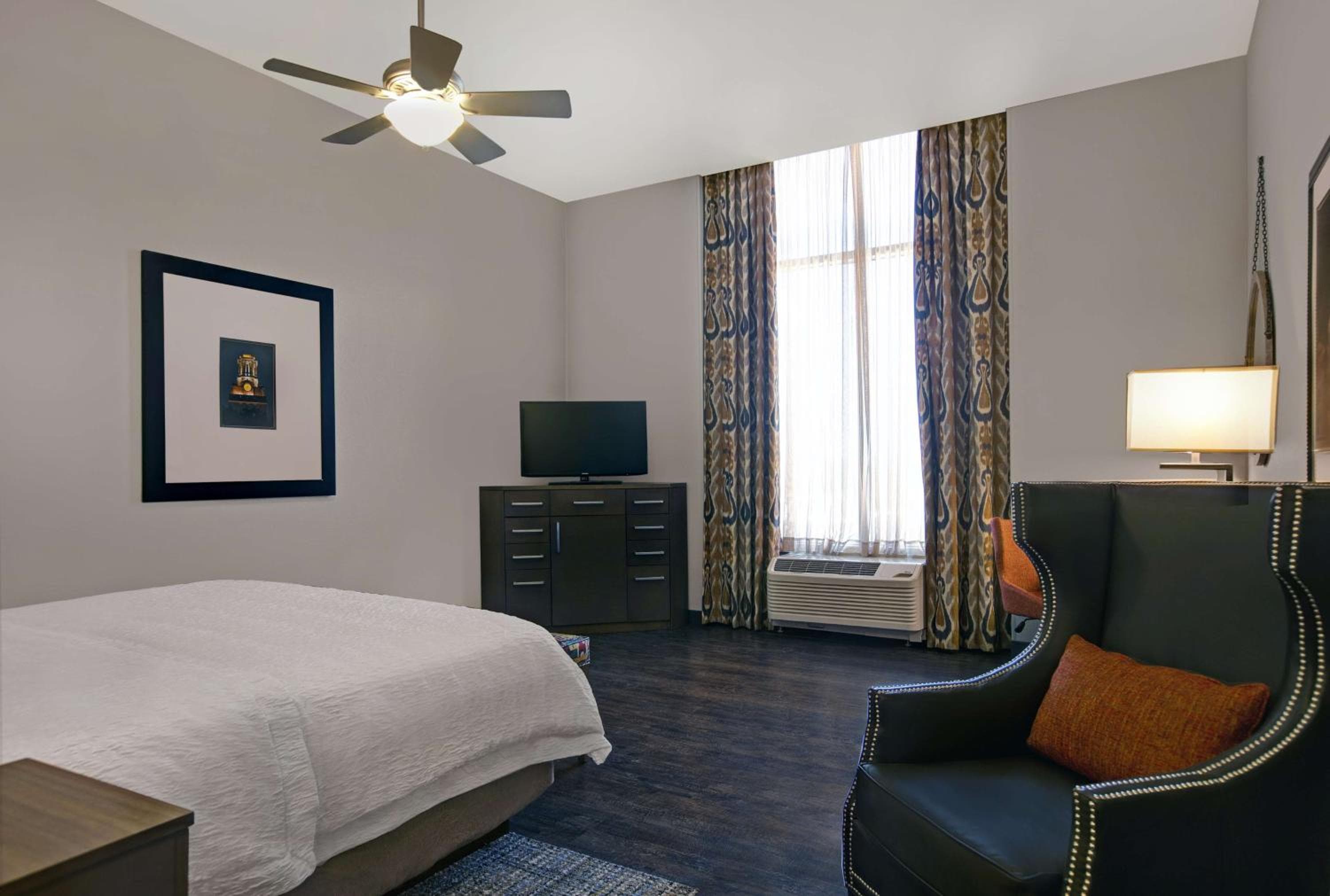 Hampton Inn and Suites Austin University Capitol