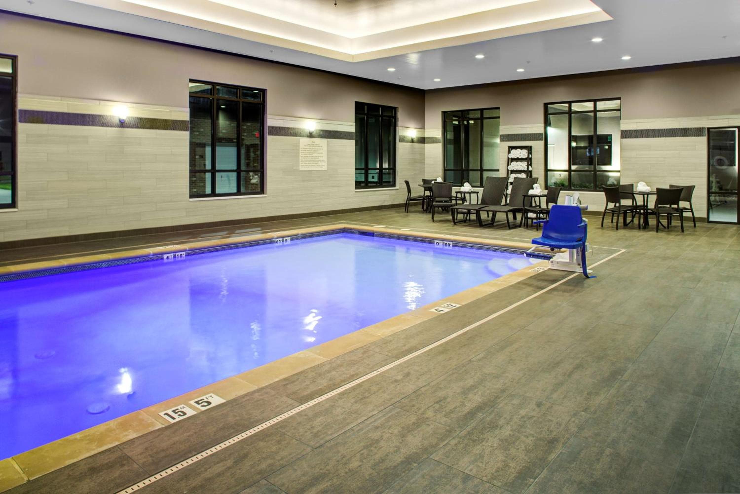 Hampton Inn & Suites by Hilton Pittsburg Kansas Crossing Casino near PSU