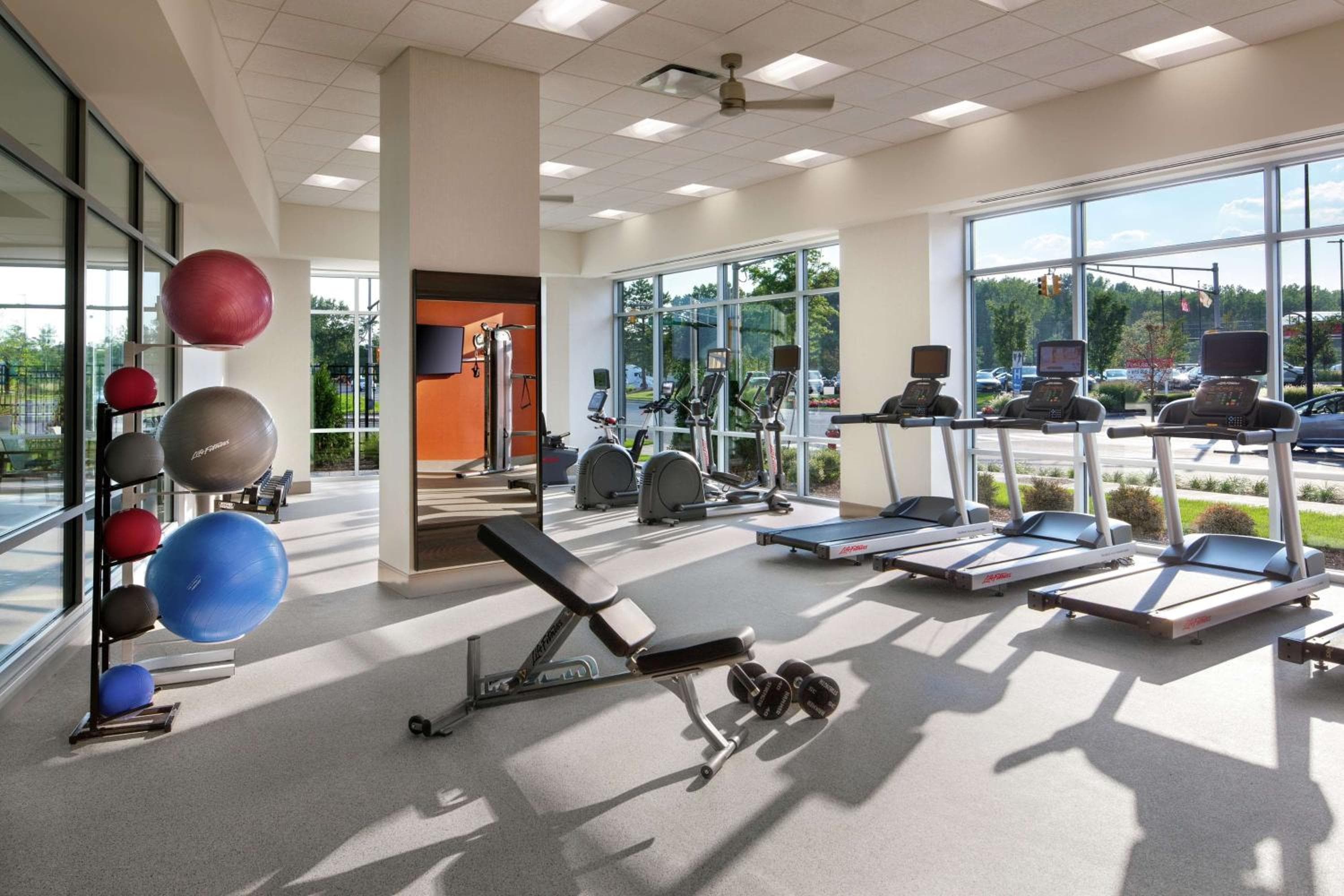 Hampton Inn & Suites Teaneck/Glenpointe