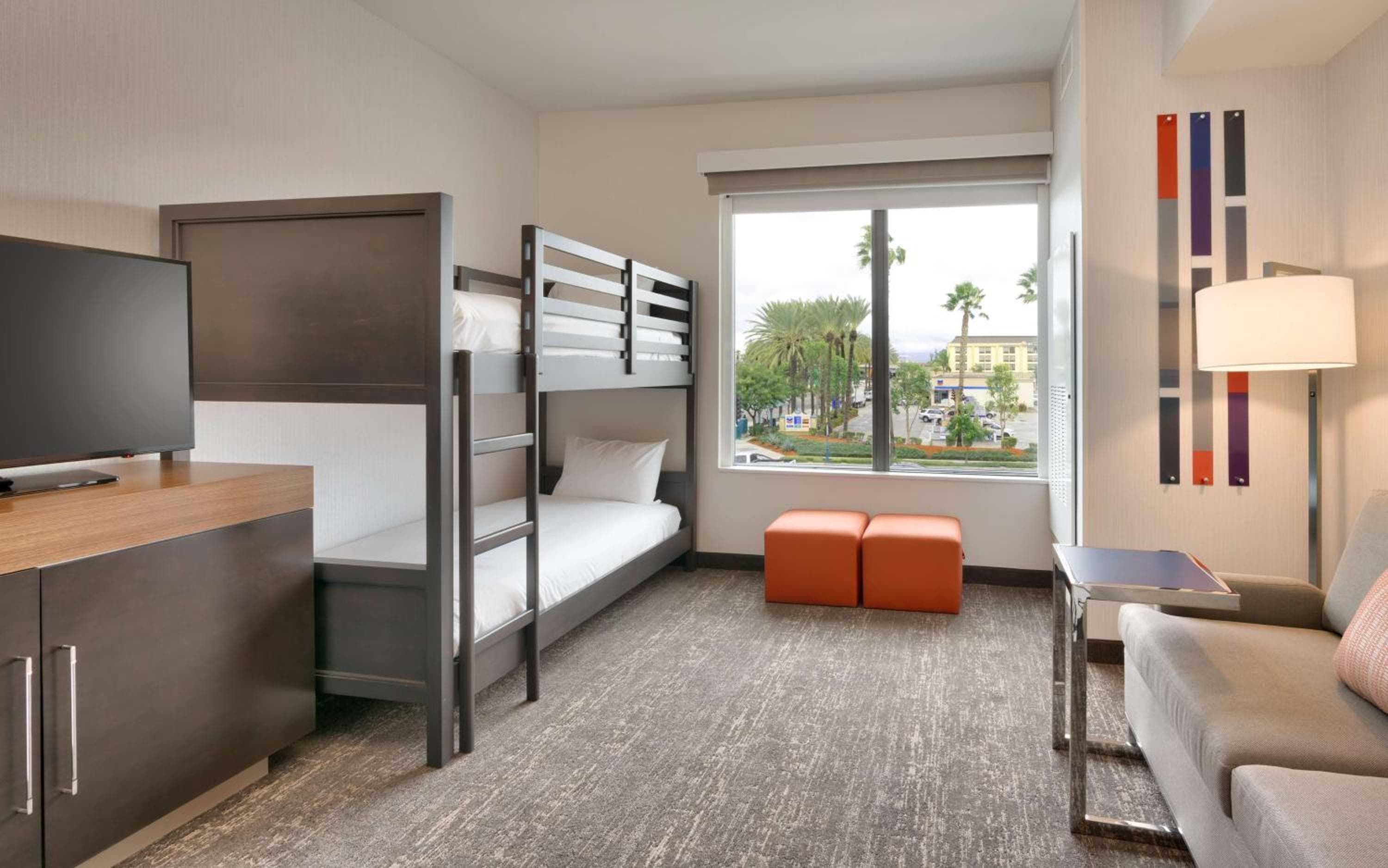 Hampton Inn & Suites Anaheim Resort Convention Center