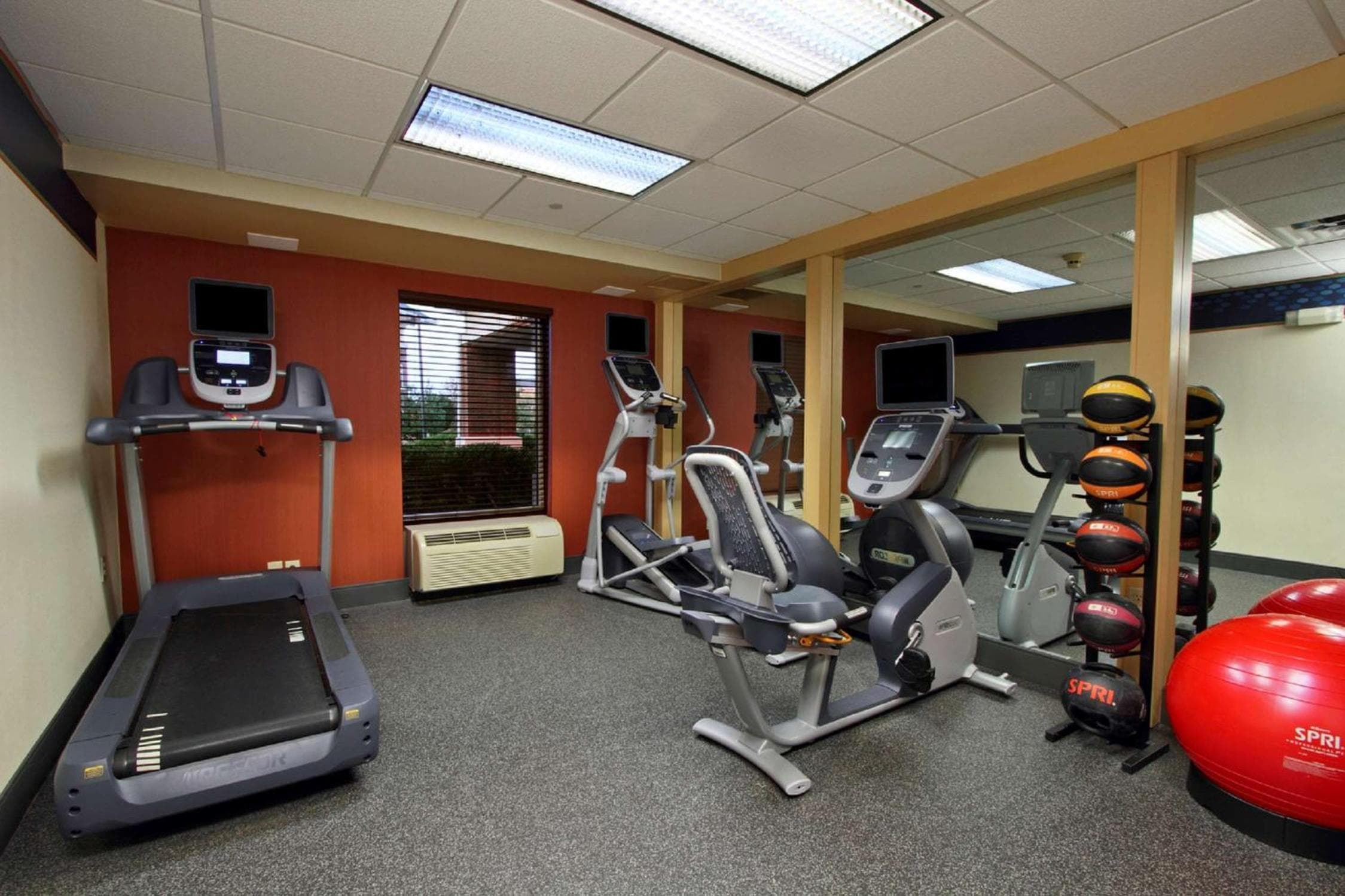 Hampton Inn & Suites Newtown