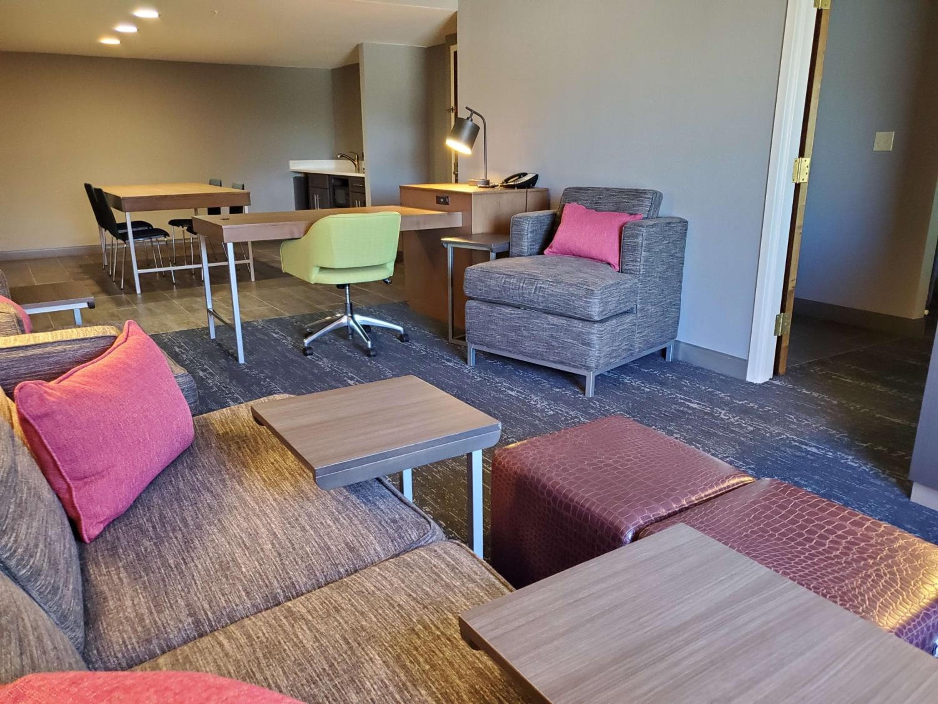 Hampton Inn & Suites Newtown