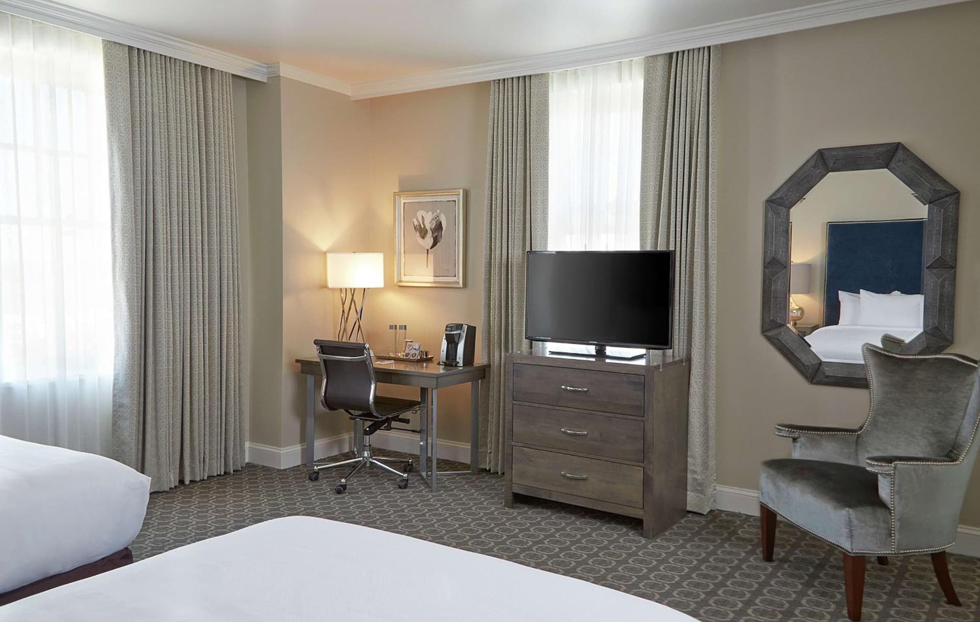 Redmont Hotel Birmingham - Curio Collection by Hilton