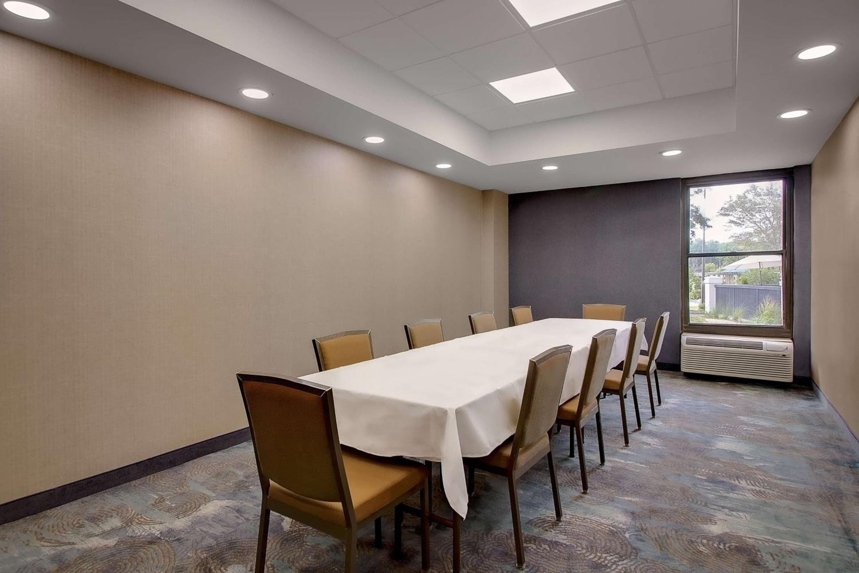 Hampton Inn Birmingham-Colonnade 280