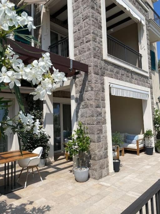 Lustica Bay Marina Studio****