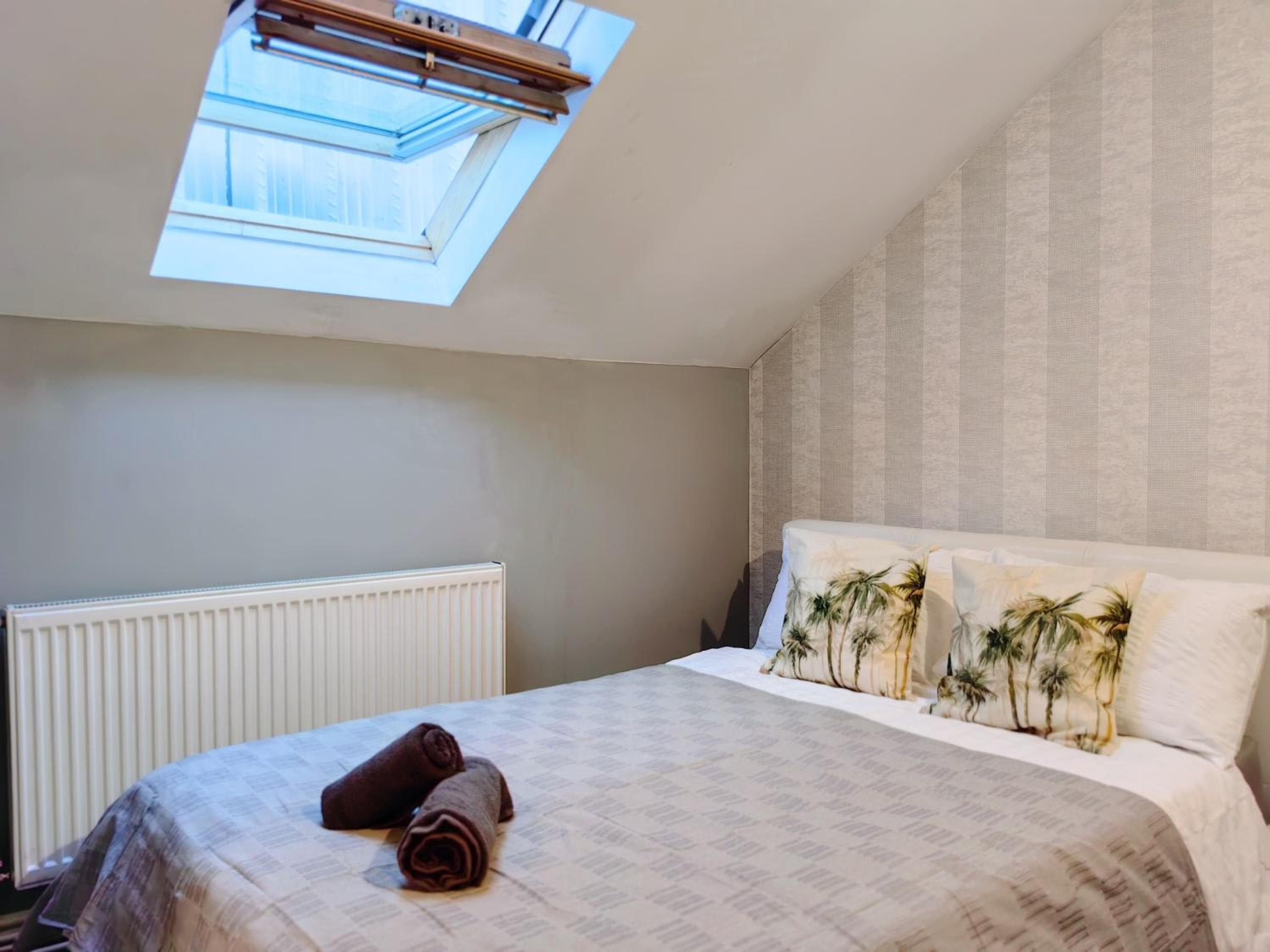 Bee Stays - Crossbar Hotel One-Bedroom Flats