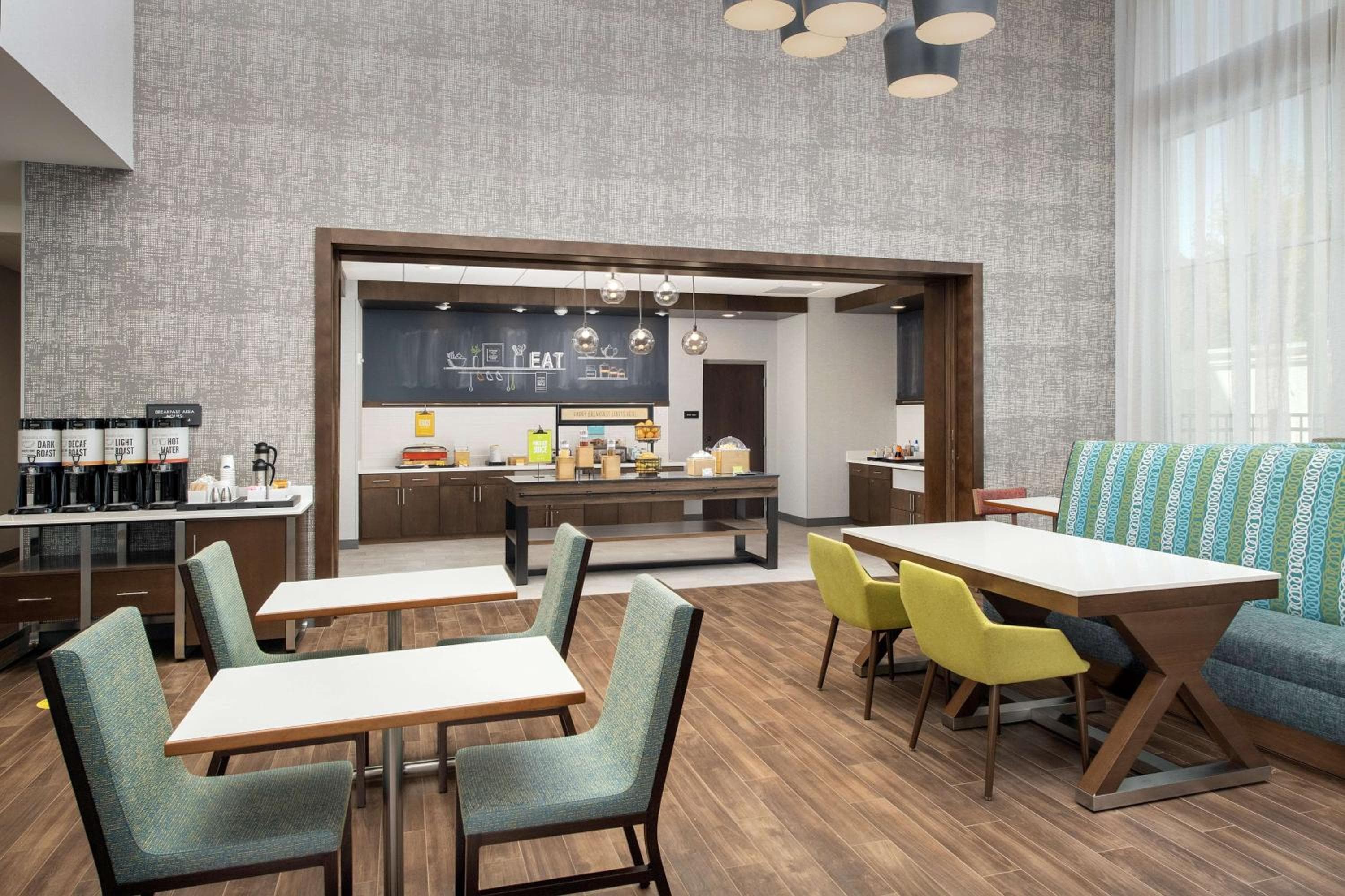 Hampton Inn & Suites Charlotte Airport Lake Pointe