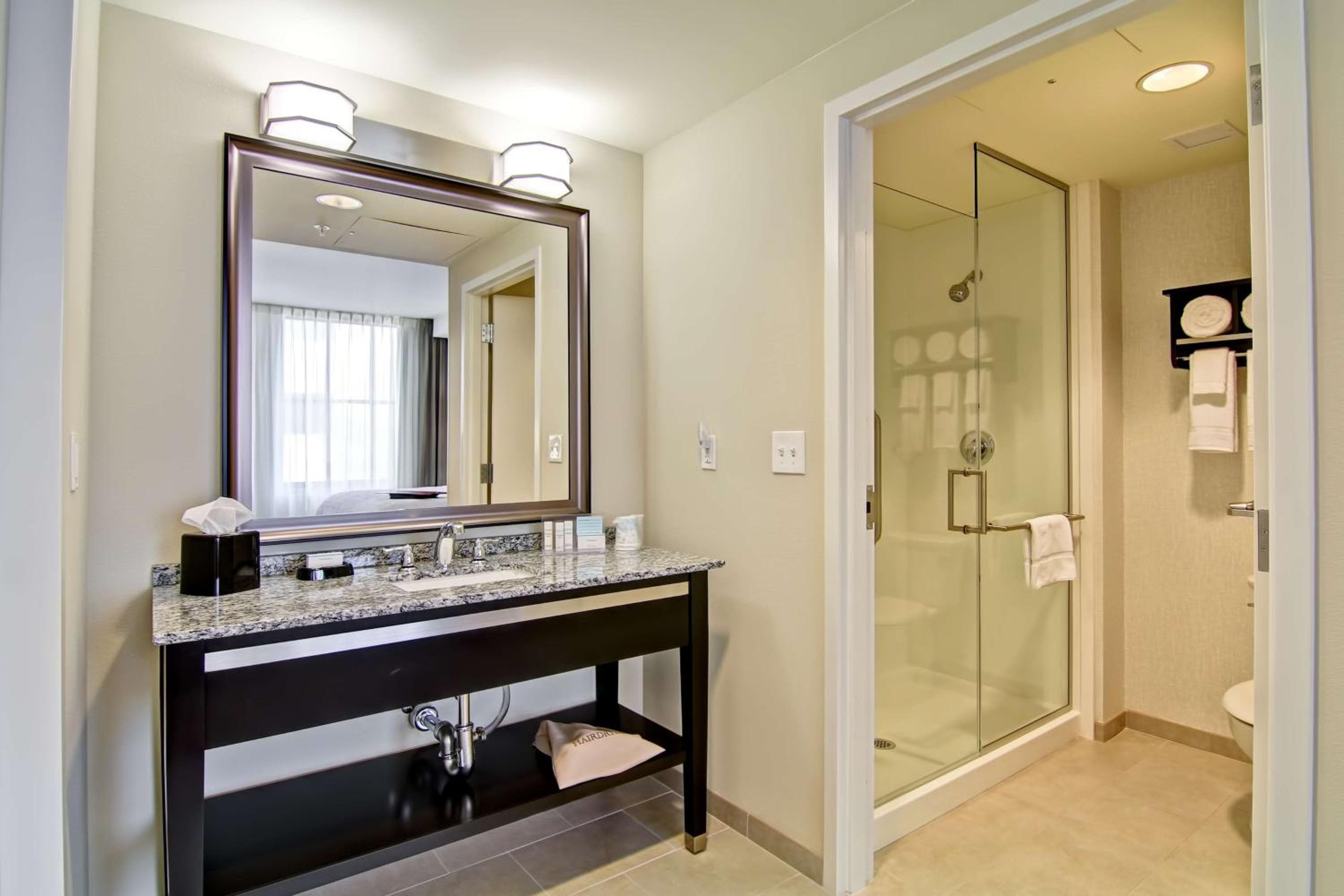 Hampton Inn and Suites Cincinnati - Downtown