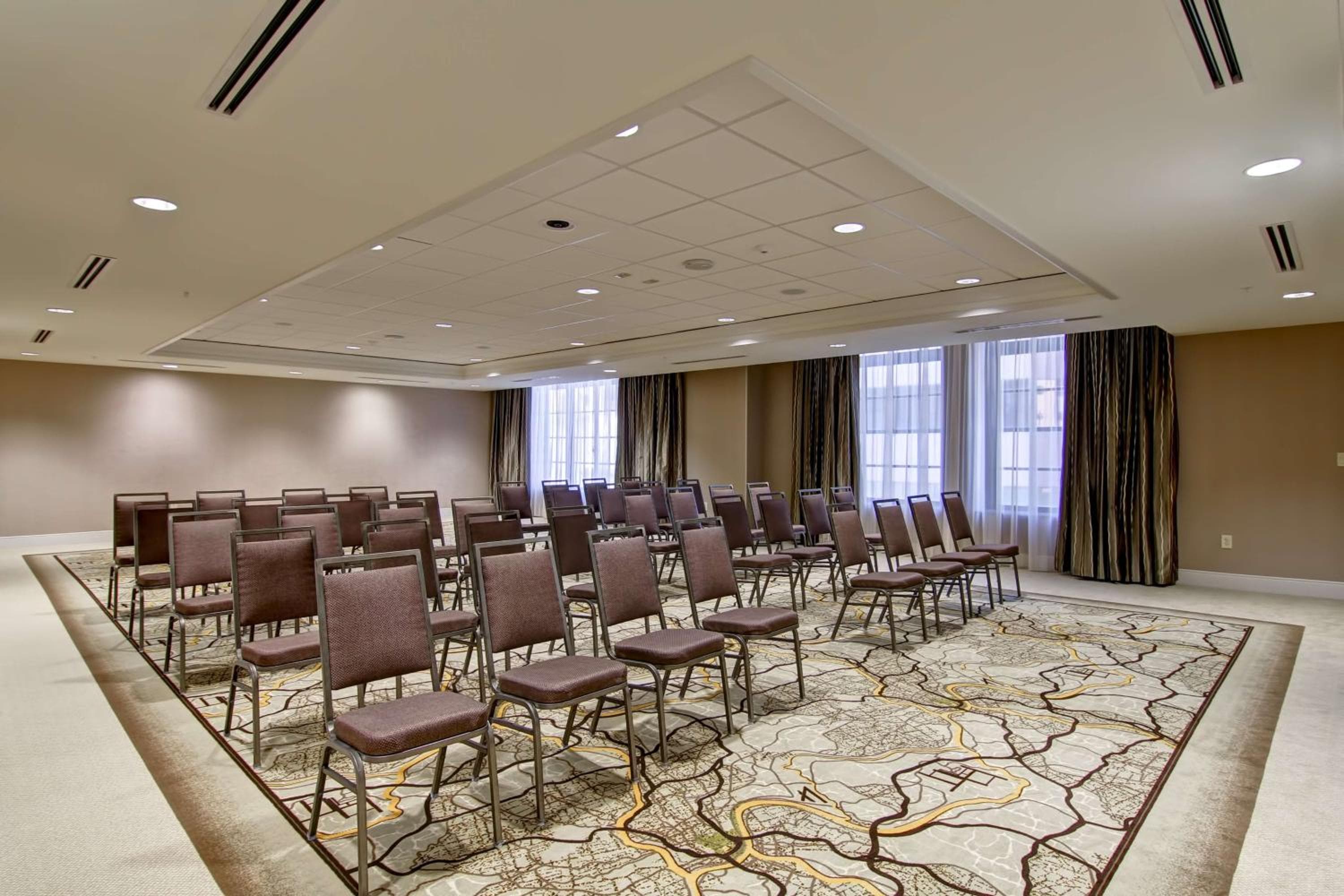 Hampton Inn and Suites Cincinnati - Downtown