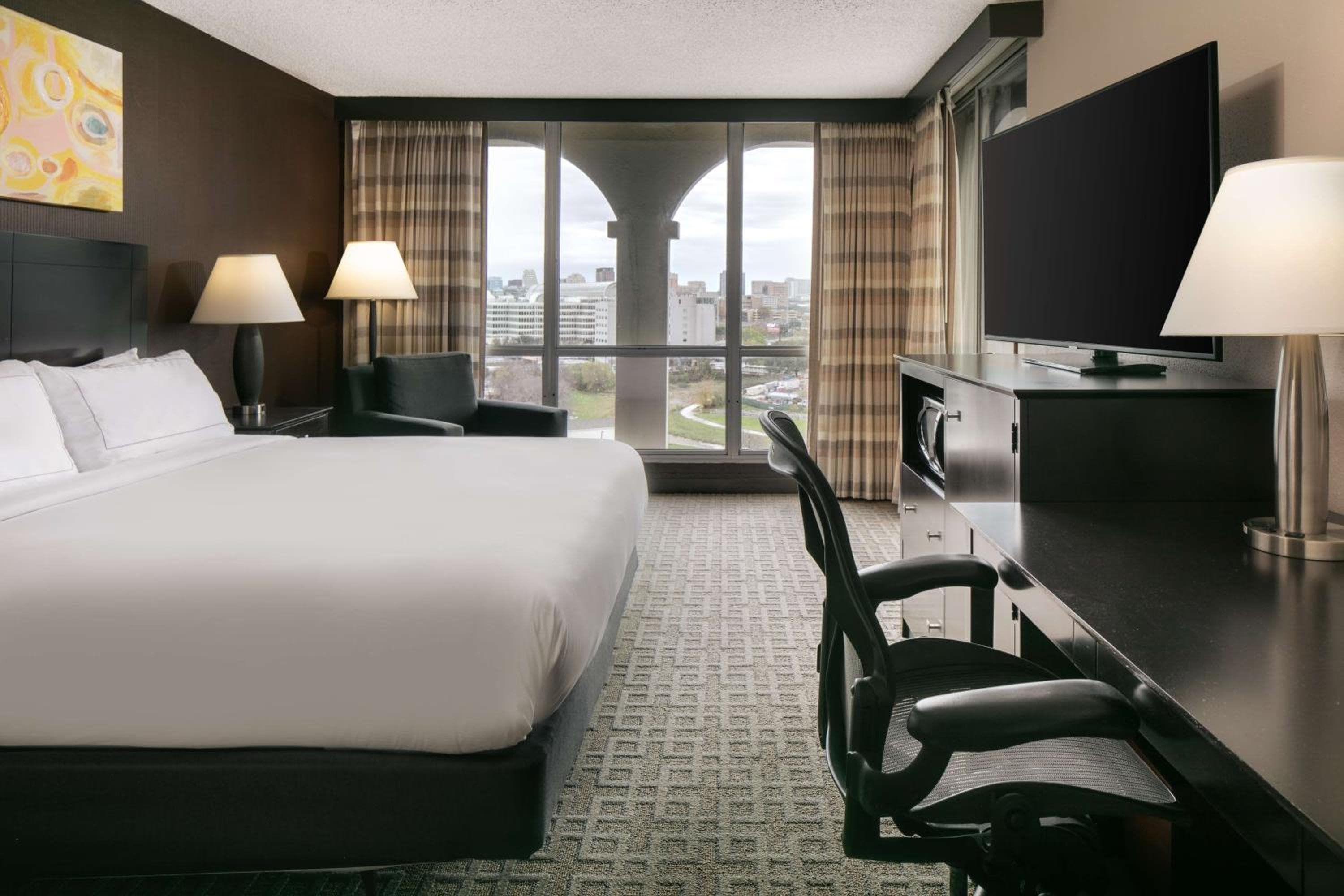 DoubleTree by Hilton Dallas Market Center