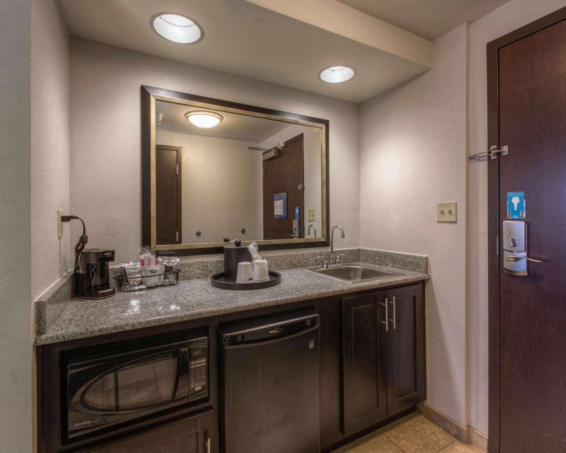 Hampton Inn & Suites Detroit/Airport Romulus