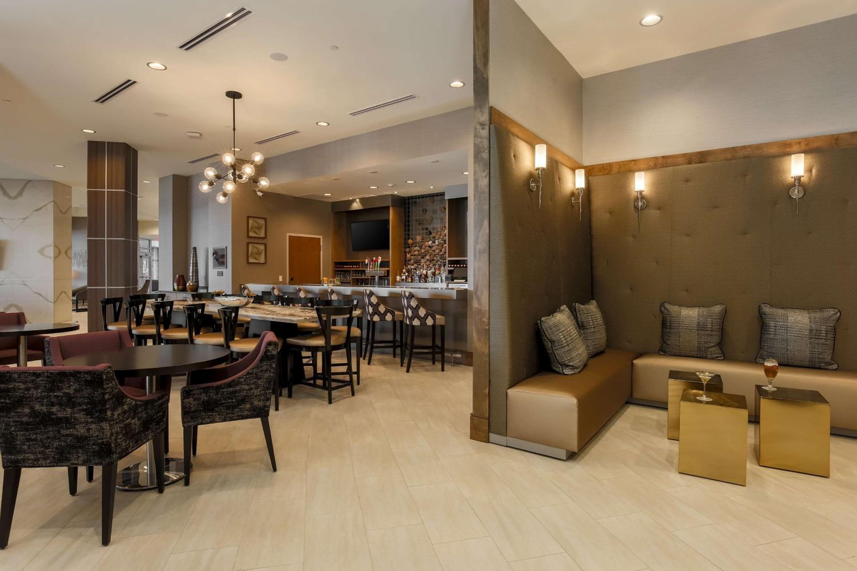 DoubleTree by Hilton Evansville