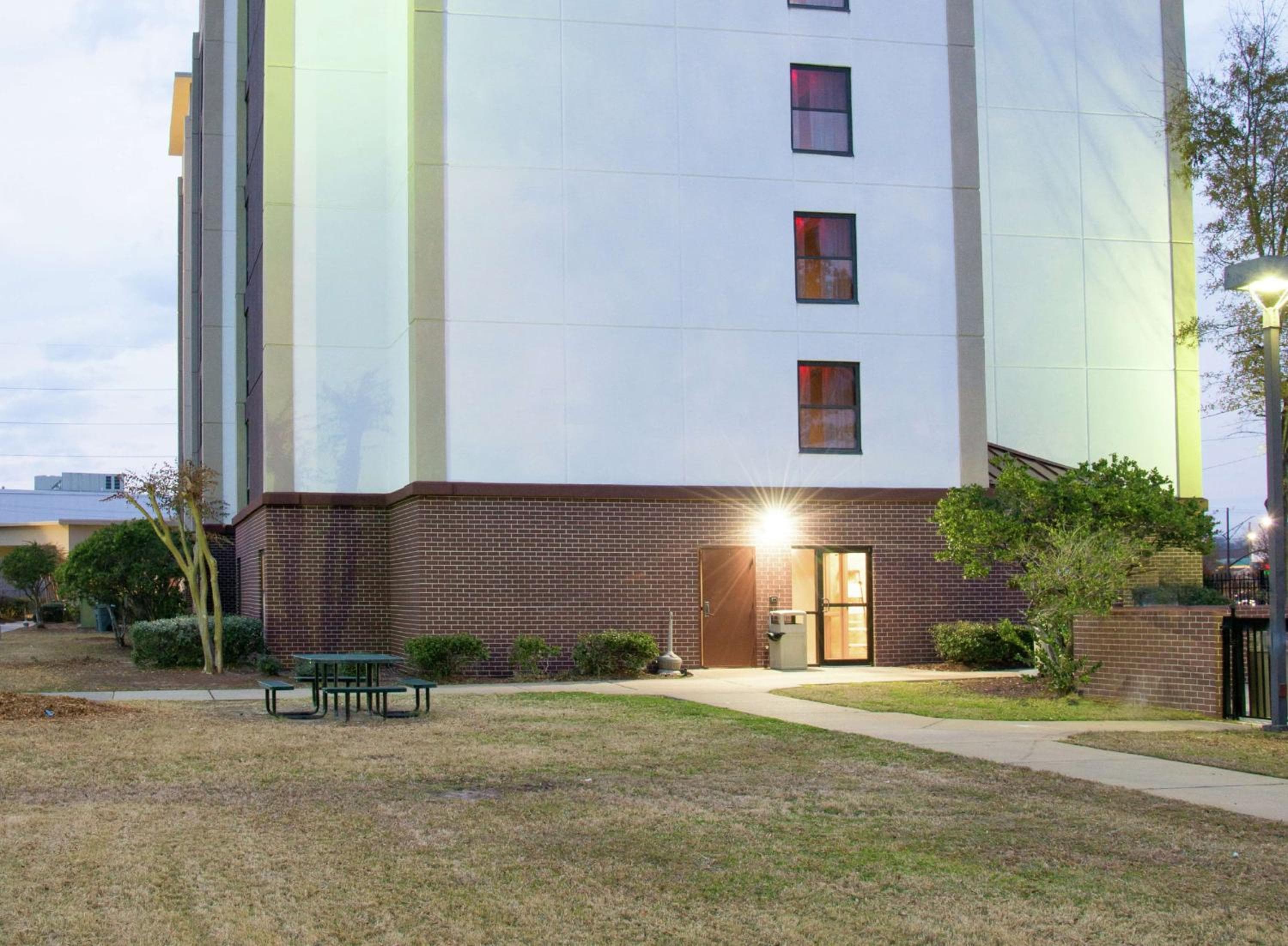 Hampton Inn & Suites Jackson Coliseum