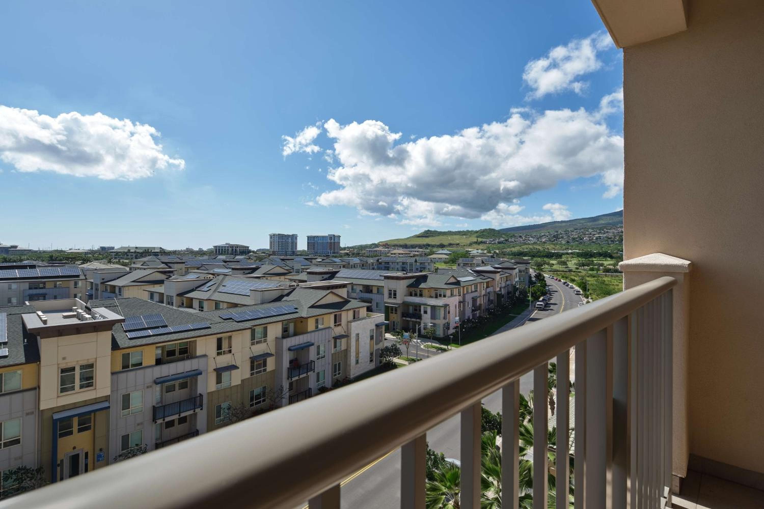 Embassy Suites By Hilton Oahu Kapolei - FREE Breakfast
