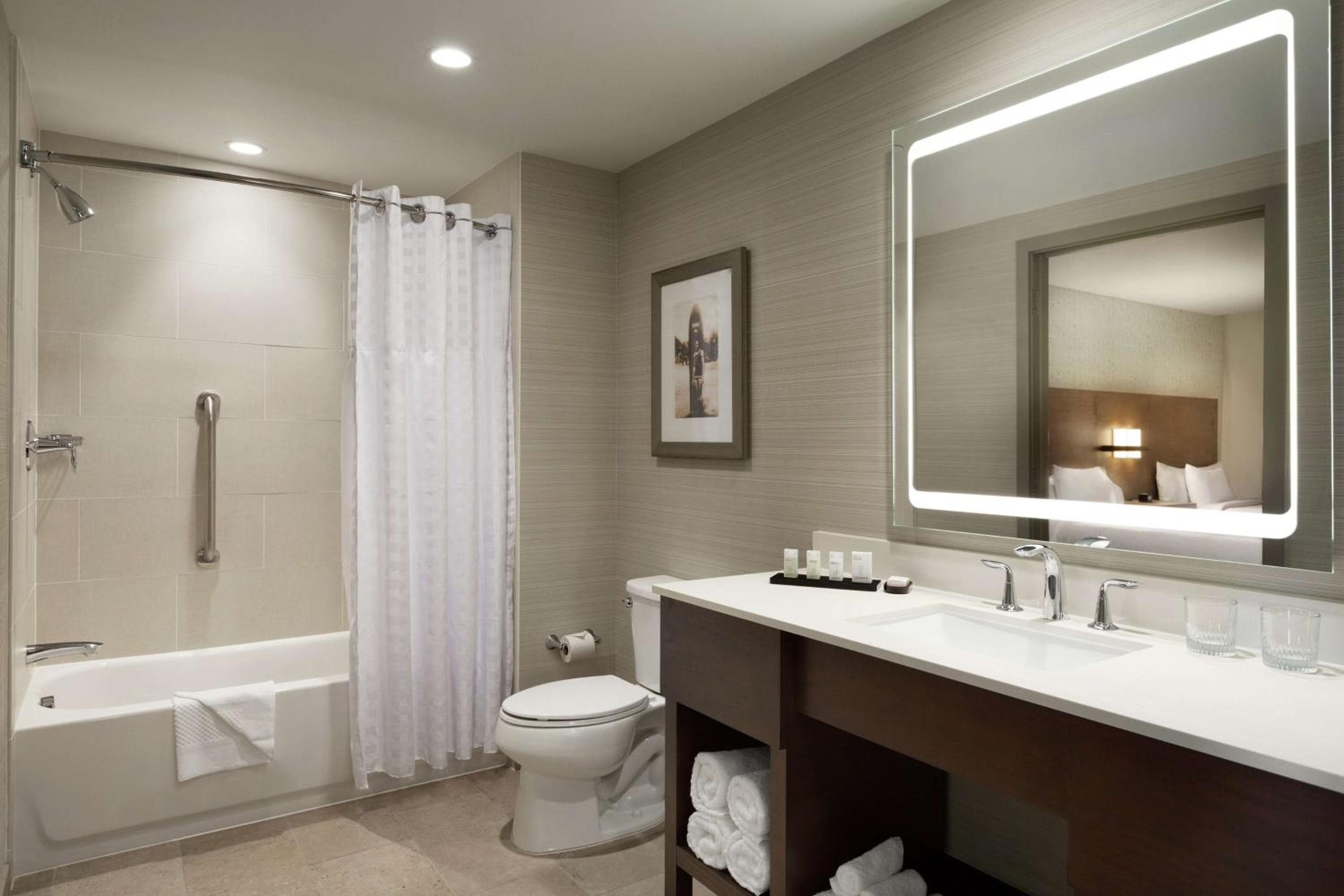 Embassy Suites By Hilton Oahu Kapolei - FREE Breakfast
