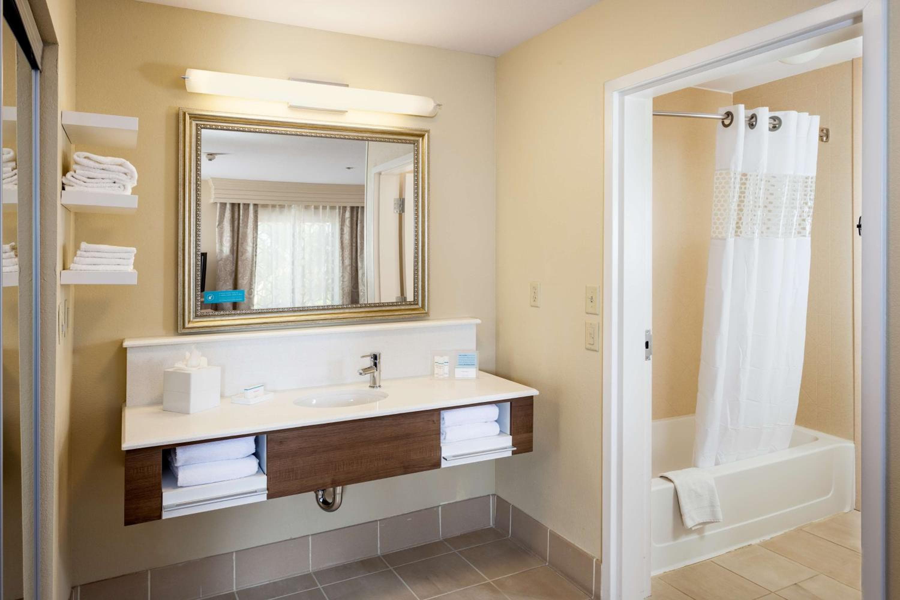 Hampton Inn & Suites Las Vegas-Red Rock/Summerlin
